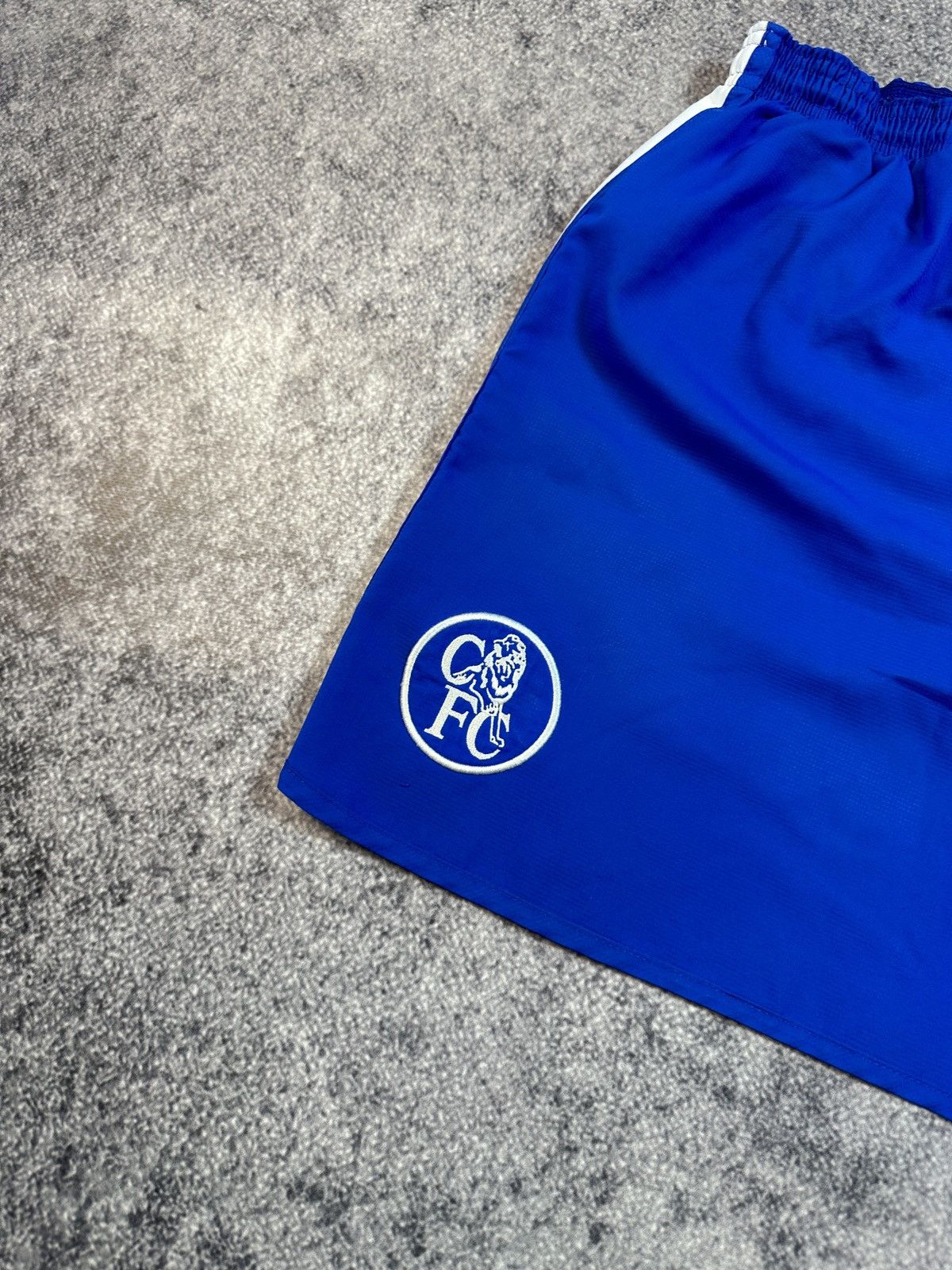 Umbro × Vintage Vintage Umbro Chelsea Soccer Shorts Streetwear L Rare Casual Size US 33 - 2 Thumbnail