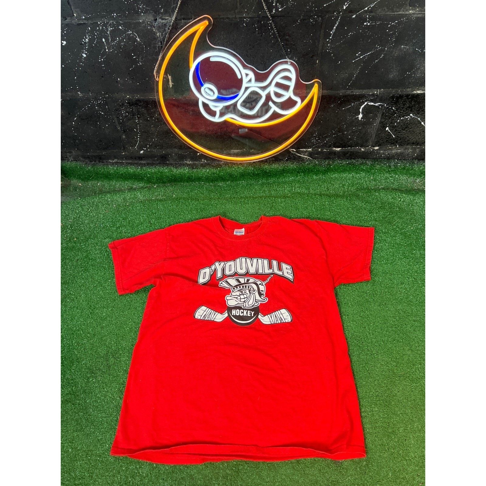 Gildan D Youville university Hockey T Shirt Mens Size L Size US L / EU 52-54 / 3 - 1 Thumbnail