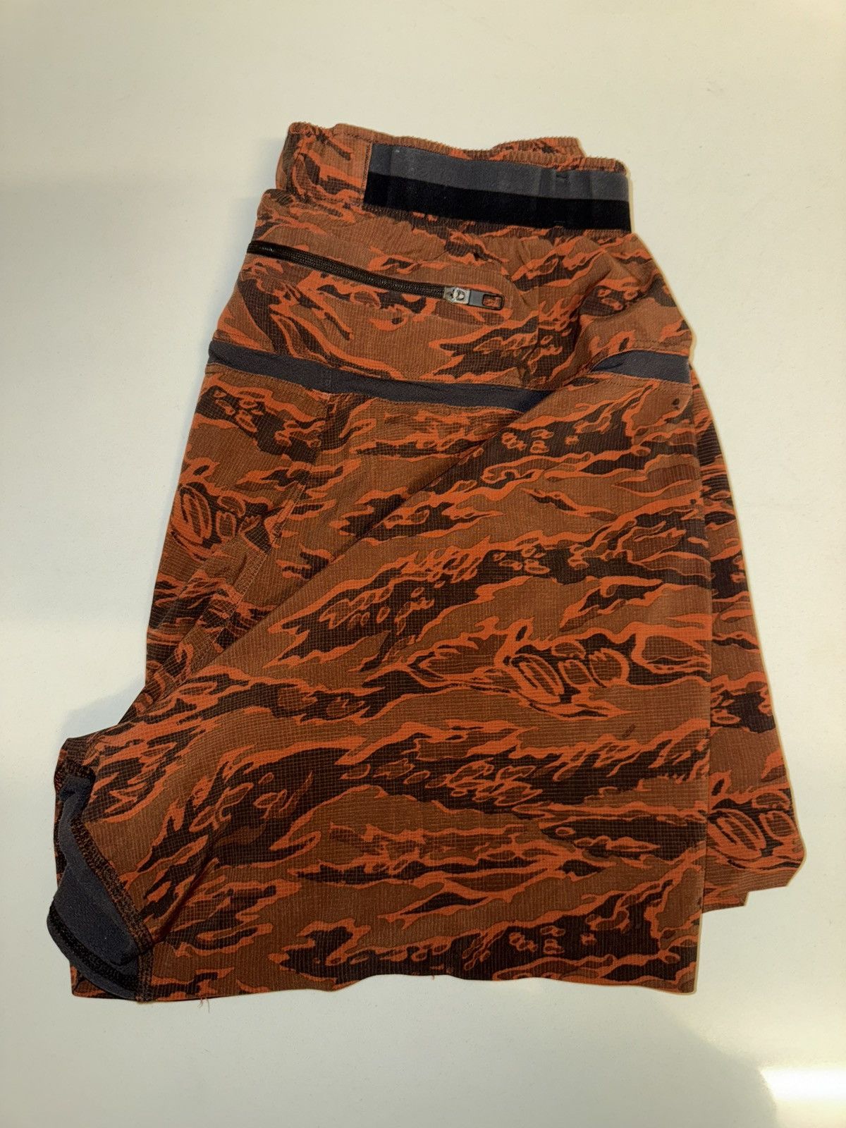Lululemon Lululemon 4 inch tiger pattern shorts Size US 31 - 1 Thumbnail