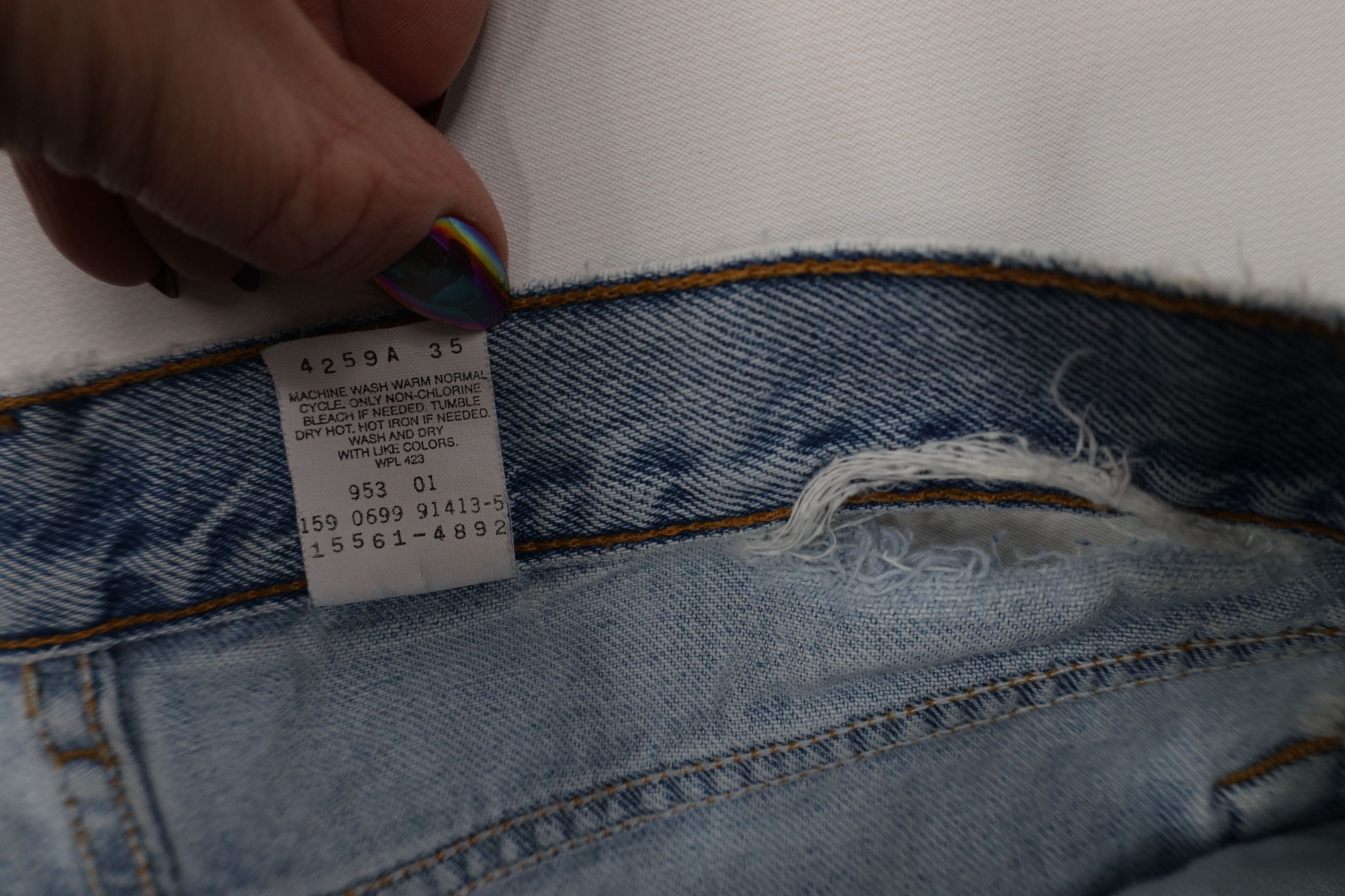 Levi's Vintage 90s Levis 560 Thrashed Loose Fit Straight Leg Jeans Size 34" / US 12 / IT 48 - 11 Thumbnail