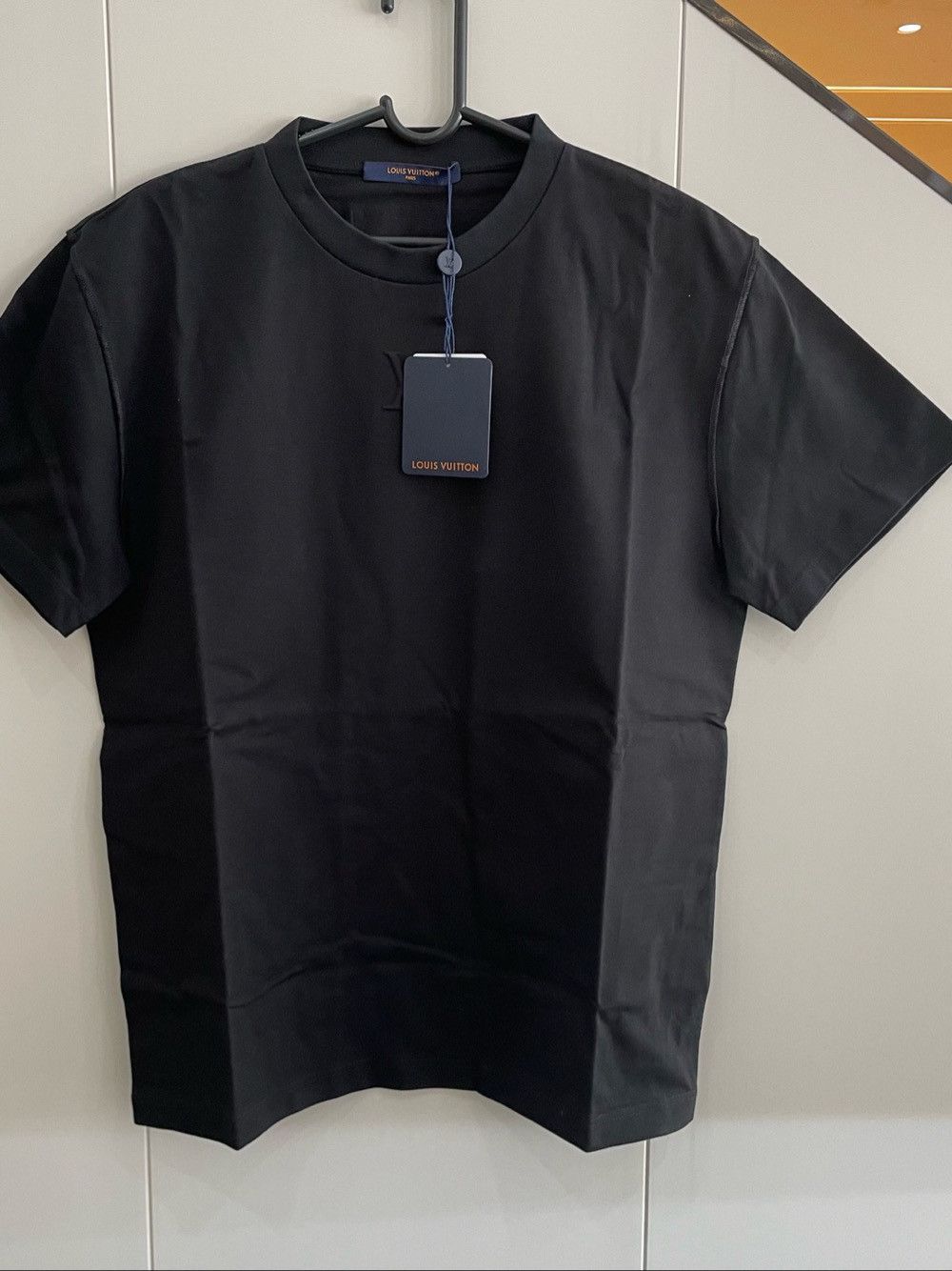 Louis Vuitton Louis Vuitton Embossed Logo T-Shirt Size M Size US M / EU 48-50 / 2 - 1 Thumbnail