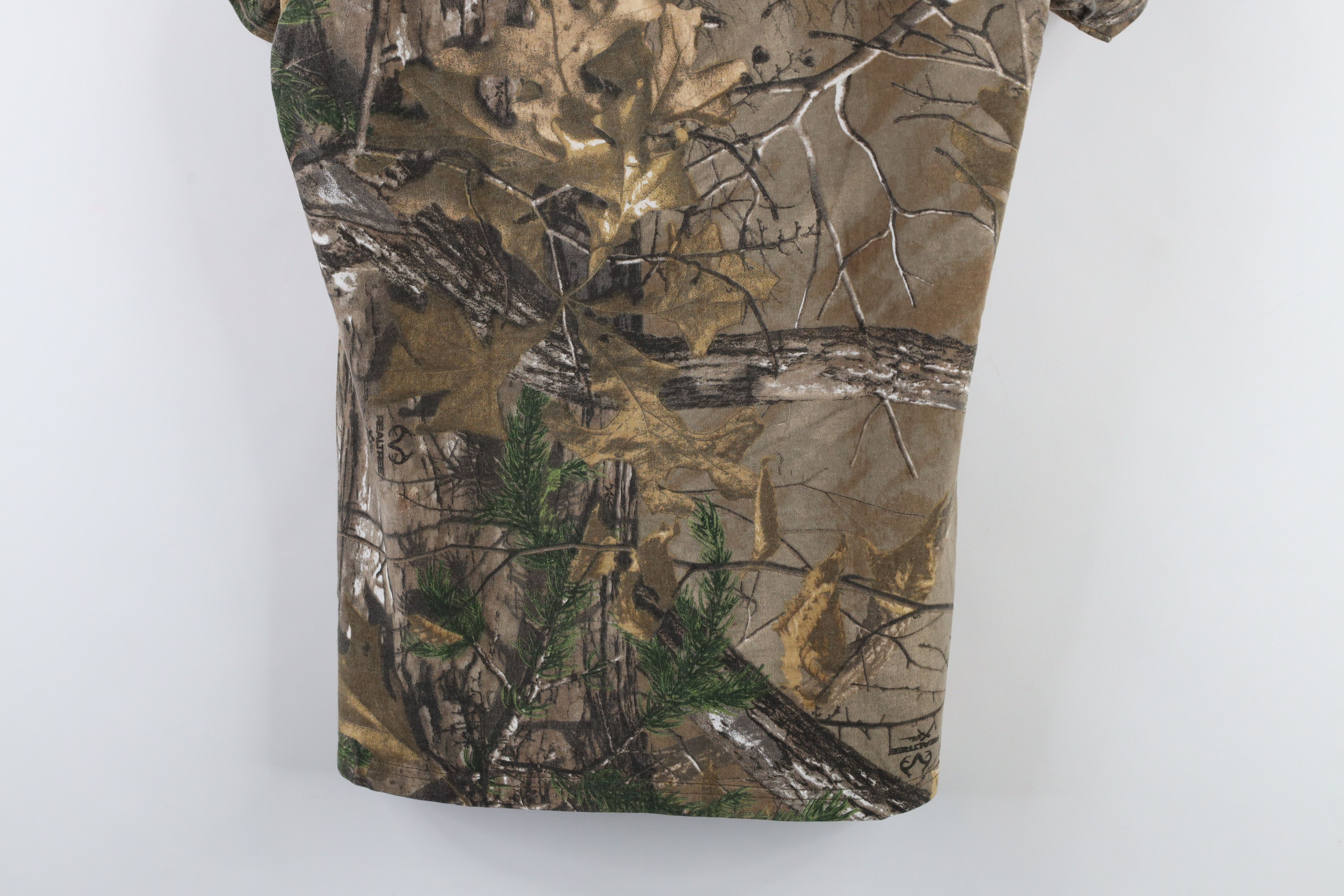 Vintage Vintage Streetwear Realtree Camouflage Short Sleeve T-Shirt Size L / US 10 / IT 46 - 3 Thumbnail