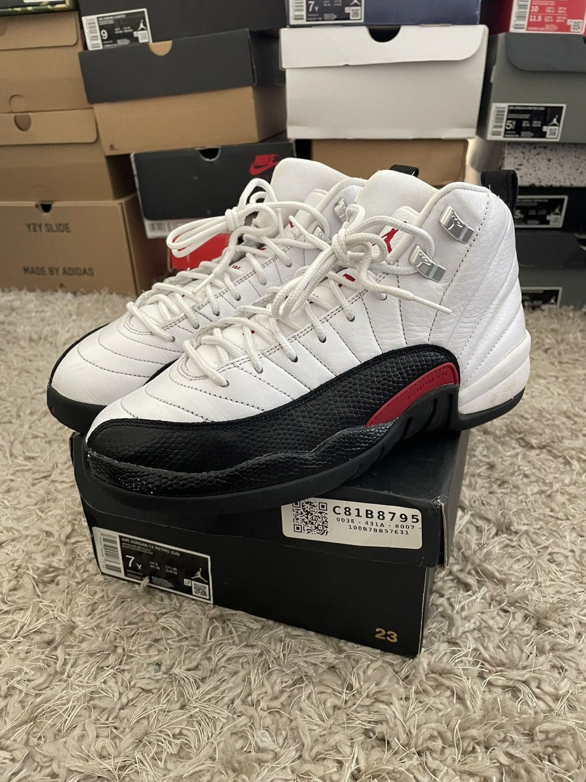 Jordan Brand Jordan 12 Taxi Flip Size US 7 / EU 40 - 1 Thumbnail