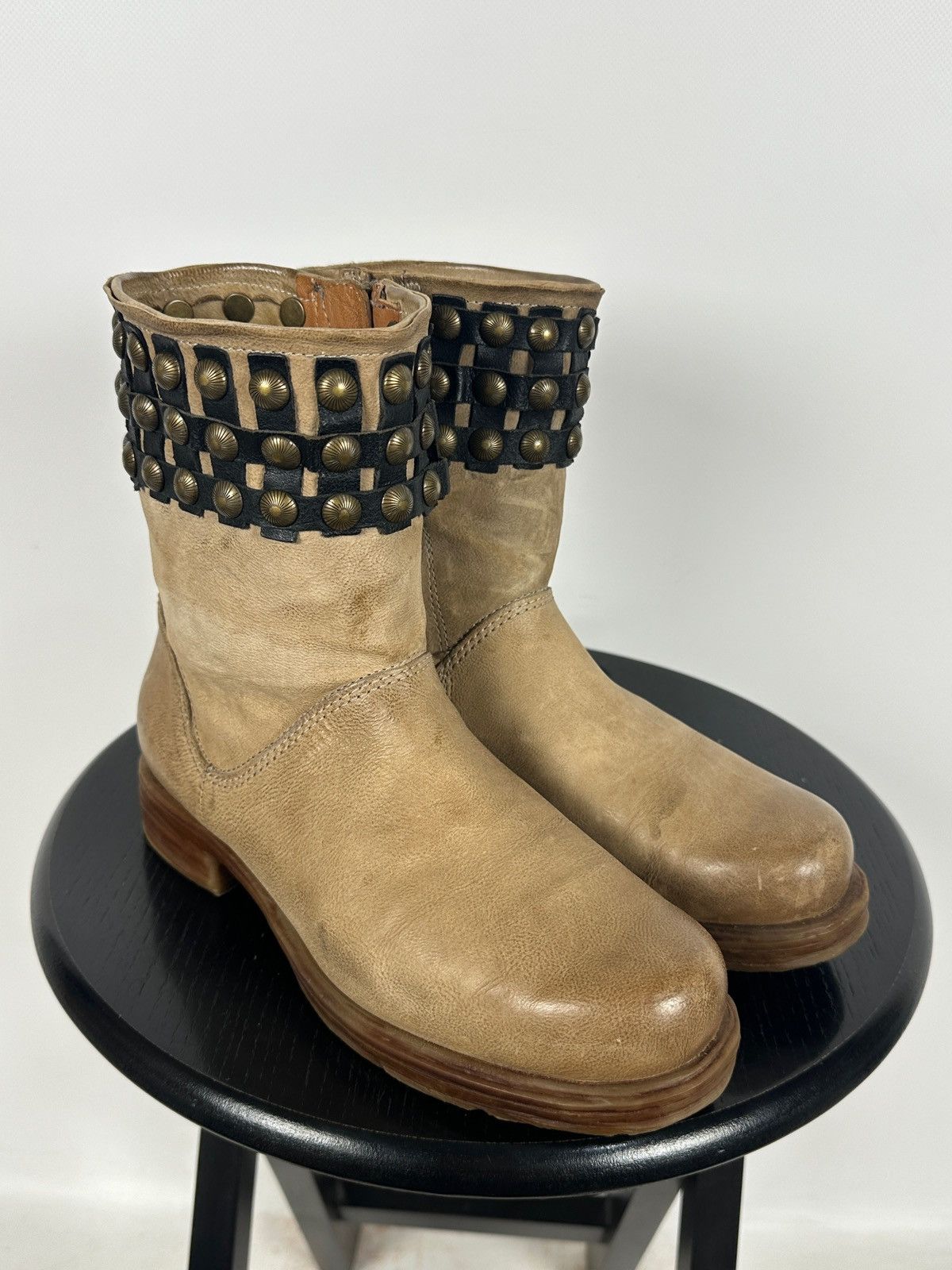 A.S.98 A.S.98. Airstep Beige Leather Studded Biker Ankle Boots Size US 7 / IT 37 - 6 Thumbnail