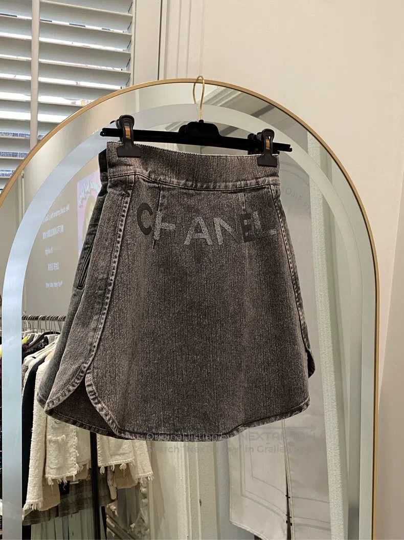 Chanel Chanel 23-year-old denim skirt Size 42" / US 20 - 2 Thumbnail
