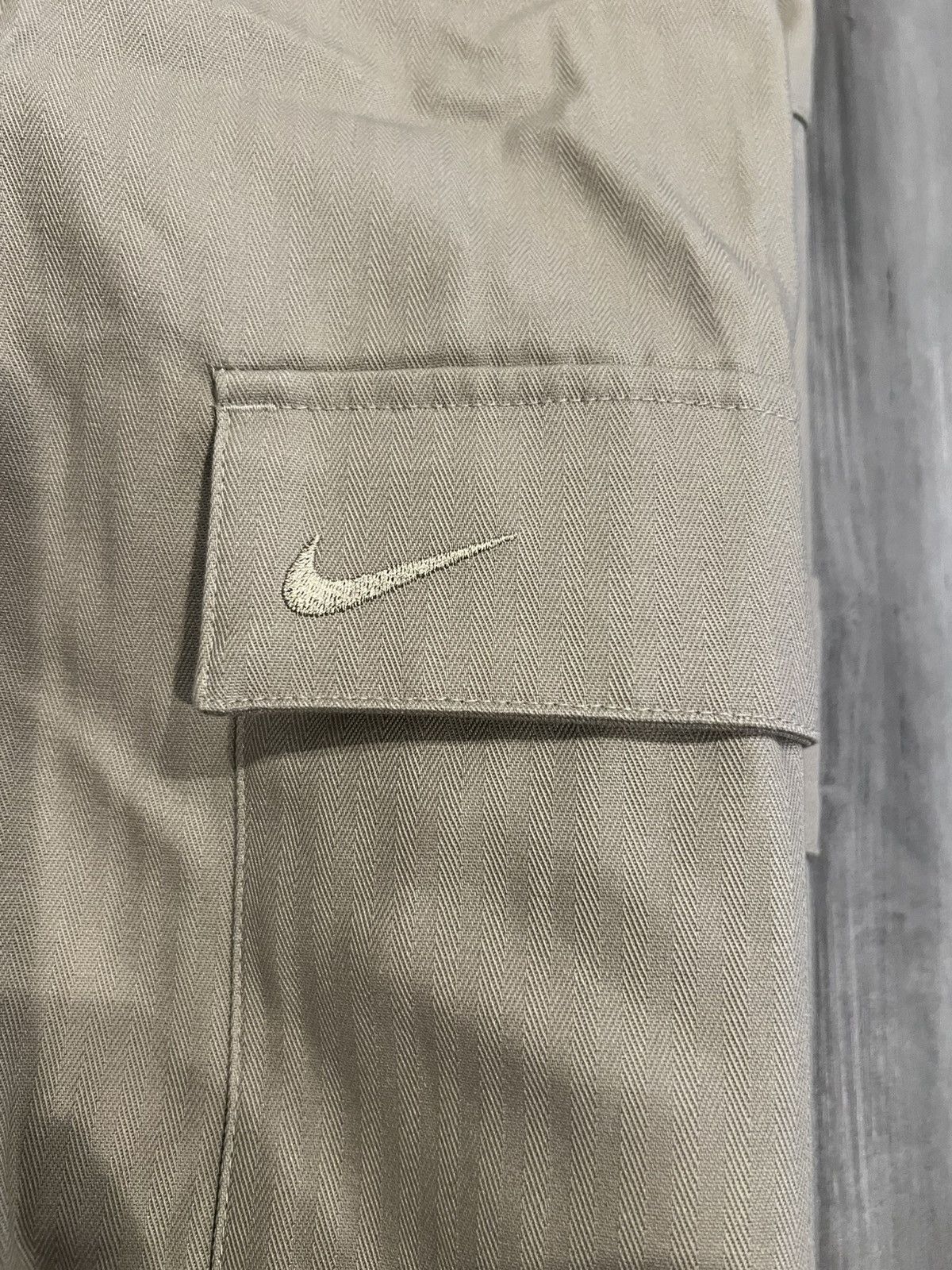 Nike Size 30 Nike Life Mens Khaki Cargo Pants Zip Fly Button Up Size US 30 / EU 46 - 3 Thumbnail