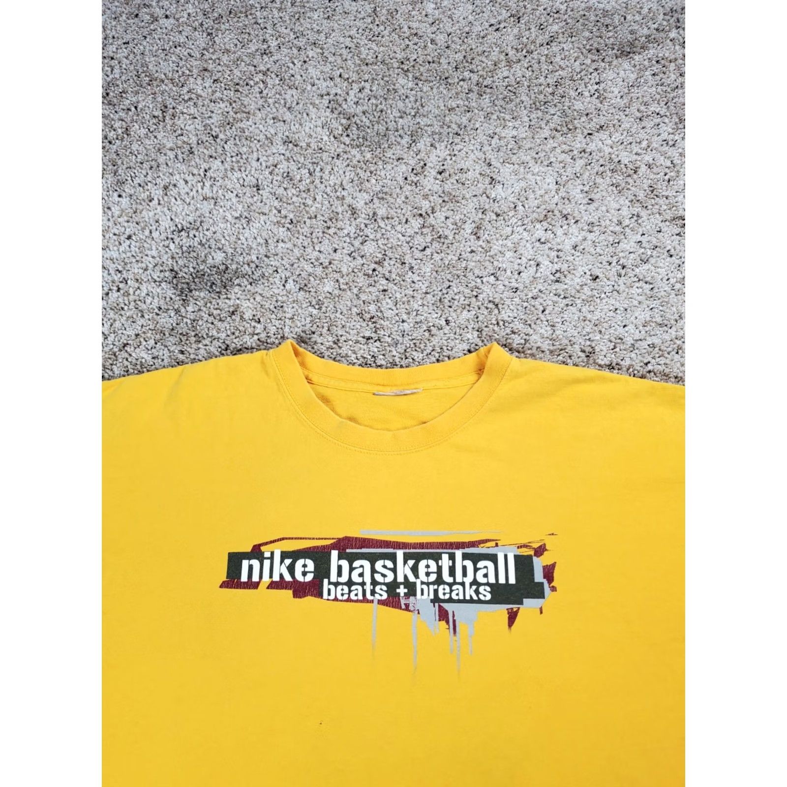 Nike VINTAGE Nike Basketball T Shirt XL Mens Yellow Short Sleeve Graphic Y2K Size US XL / EU 56 / 4 - 6 Thumbnail