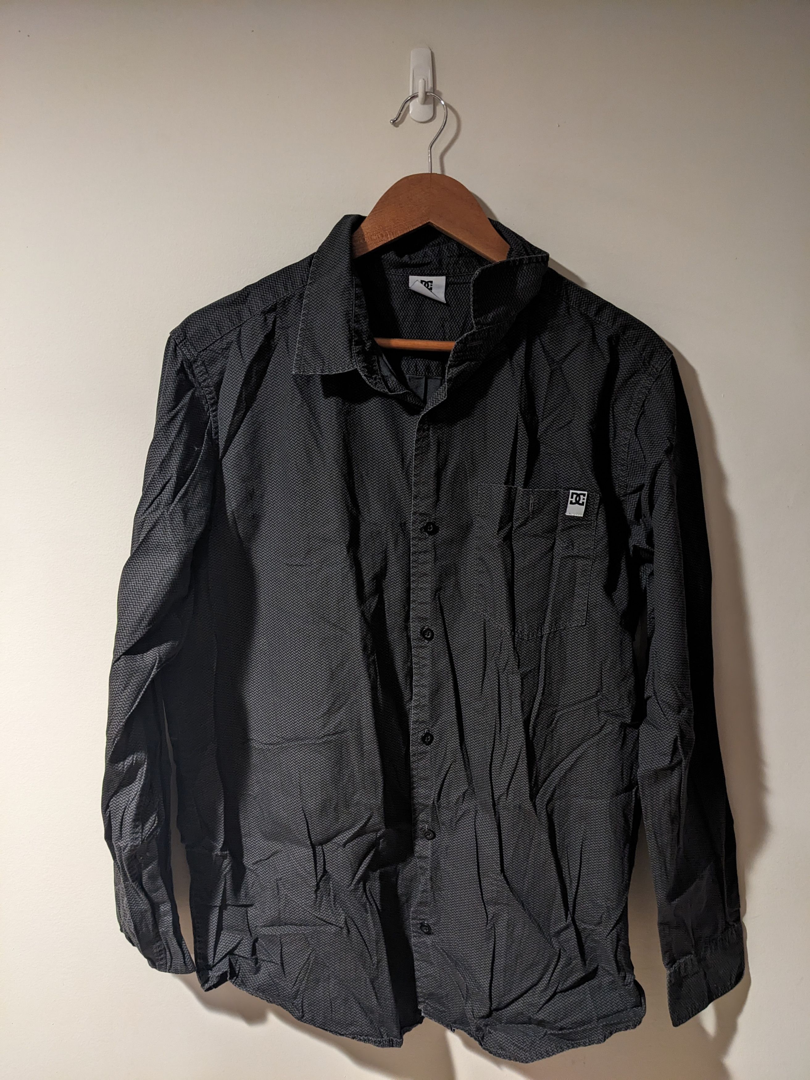 DC × Vintage Vintage Y2K DC Shoes Black Large Button Up Shirt Size US L / EU 52-54 / 3 - 1 Thumbnail