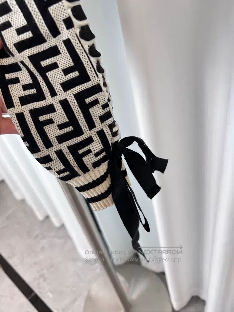 Fendi Fendi Sweater old flower full print cotton sweater black a Size XXS / US 00 / IT 34 - 3 Thumbnail