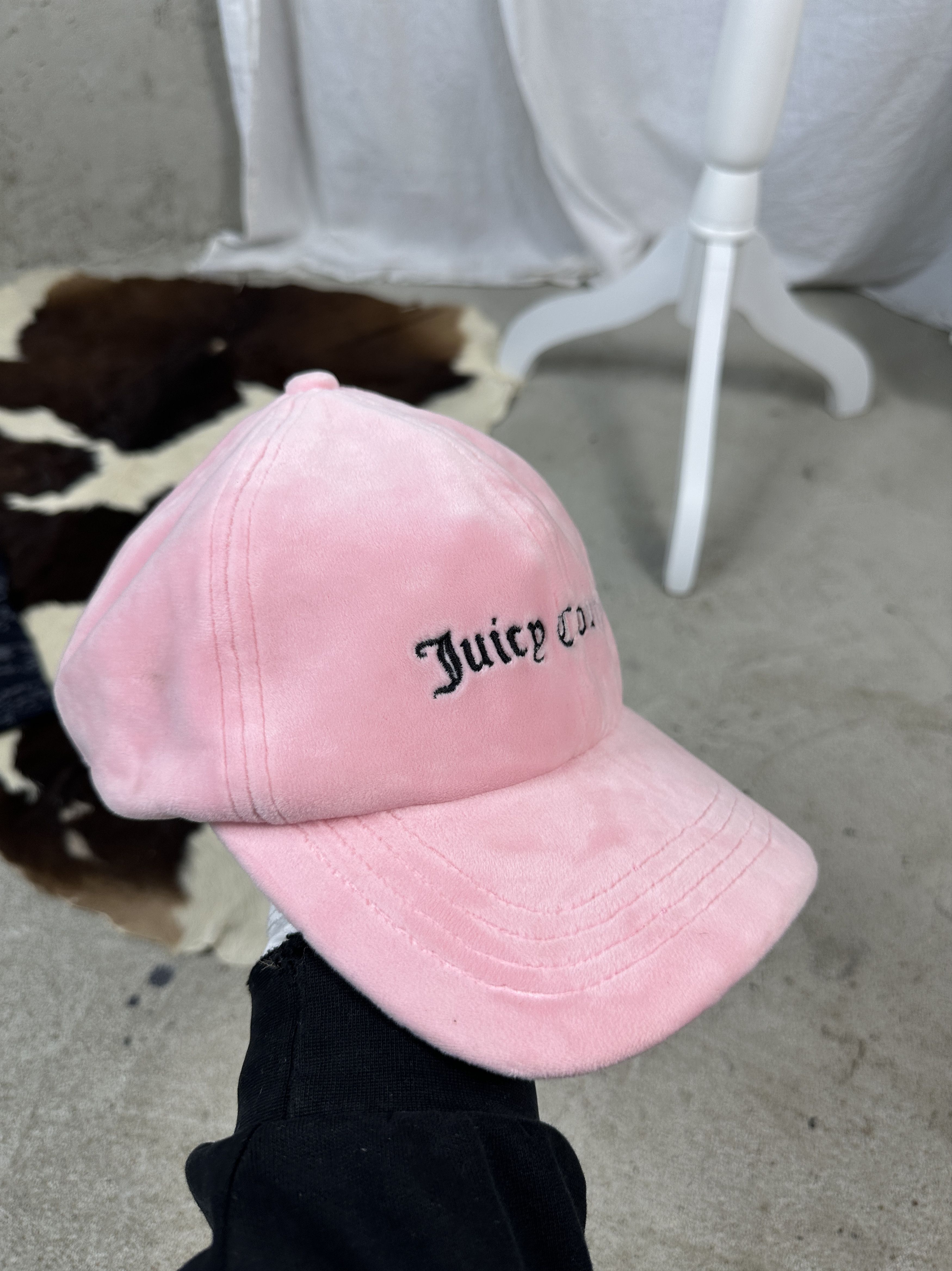 Juicy Couture × Vintage Vintage Y2K Casual Juicy Couture Pink Velvet Cap Size ONE SIZE - 1 Thumbnail