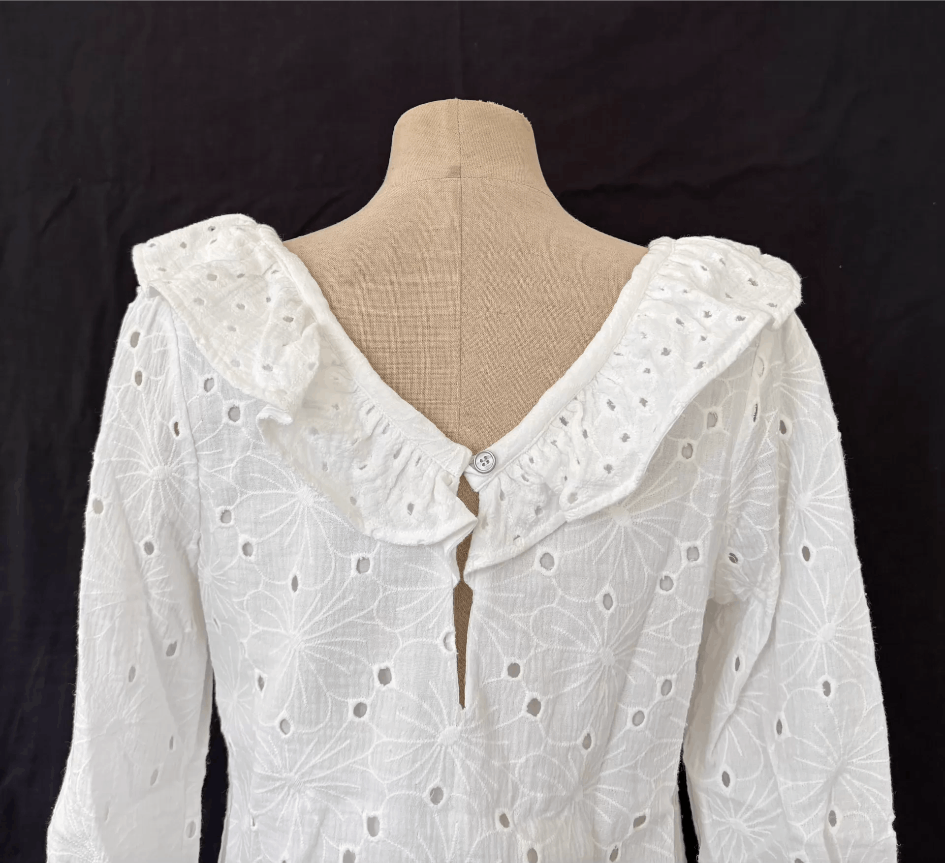 Paul Smith PS Paul Smith Women's White Cutwork Embroidered Top Ｑ21 Size M / US 6-8 / IT 42-44 - 6 Thumbnail