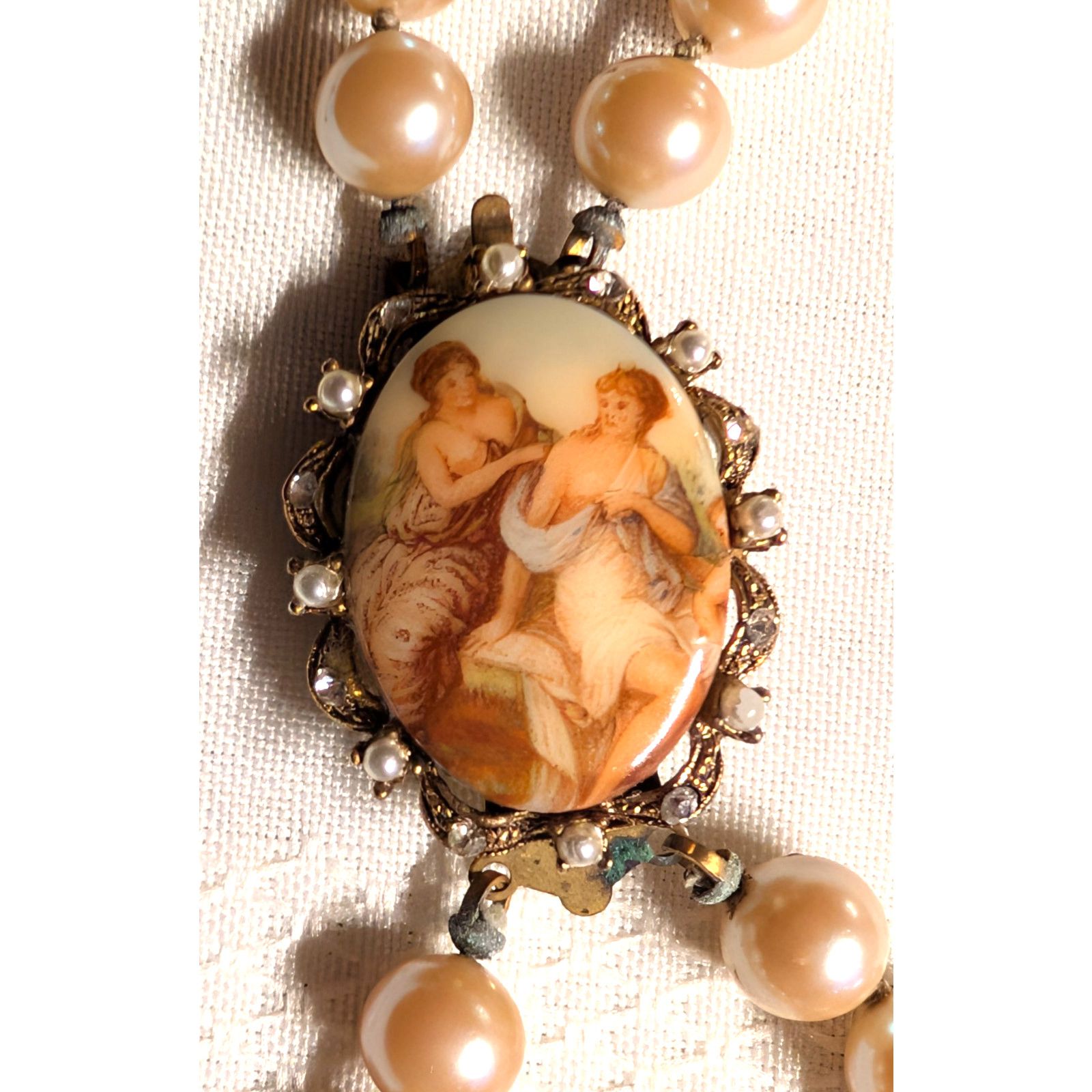 The Unbranded Brand Maidens Brooch & Clip Earrings Champagne Faux Pearl Necklace Size ONE SIZE - 4 Thumbnail