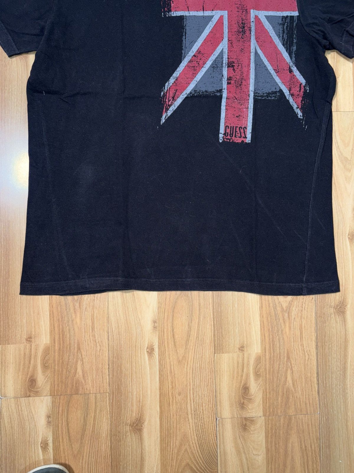 Guess Vintage Y2K Guess Union Jack Graphic V-Neck Tee - Size XXL Size US XXL / EU 58 / 5 - 3 Thumbnail