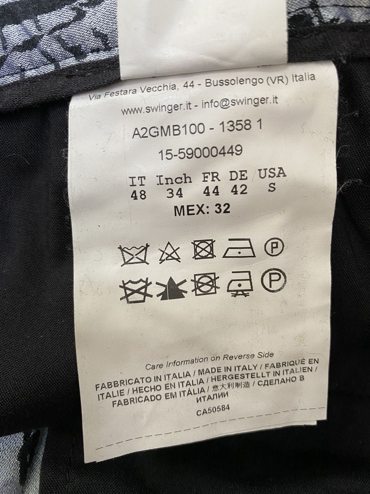 Versace Embossed design jeans Size US 32 / EU 48 - 12 Thumbnail