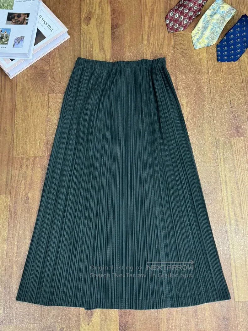 Issey Miyake Issey Miyake size:3 Dark Green Pleated Midi Skirt Size 22" - 4 Thumbnail