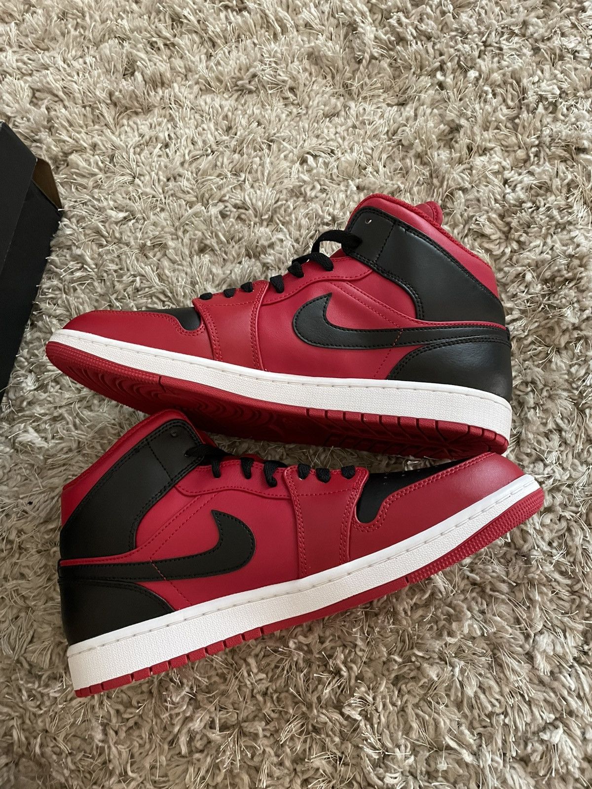 Jordan Brand Jordan 1 Mid Reverse Bred Size US 11 / EU 44 - 3 Thumbnail