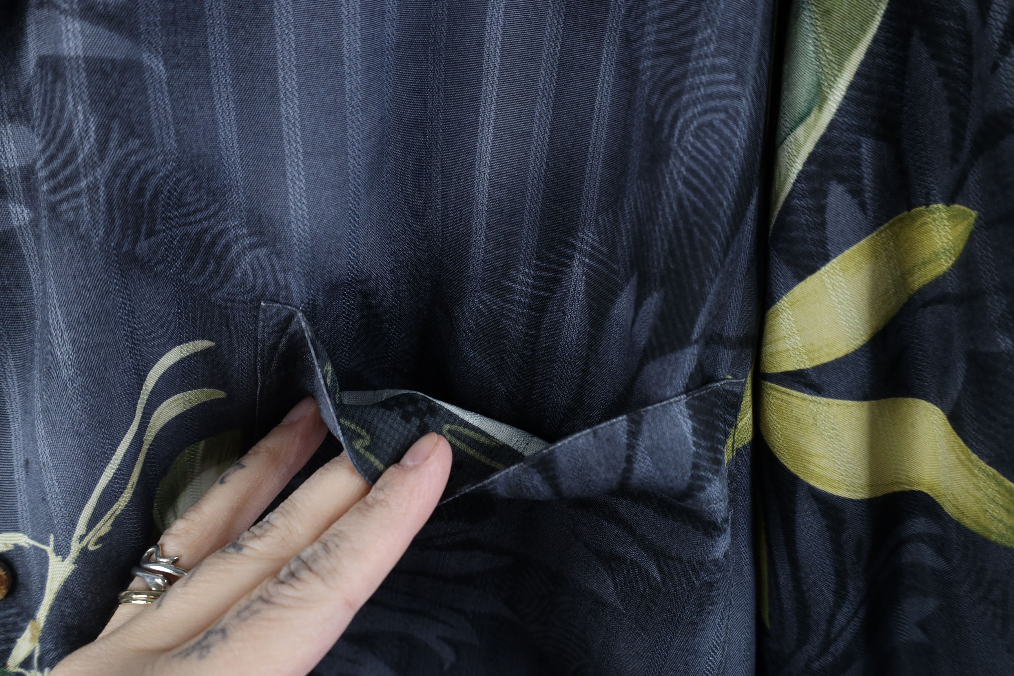 Tommy Bahama × Vintage Vintage 90s Tommy Bahama Looped Collar Hawaiian Button Shirt Size US XXL / EU 58 / 5 - 5 Thumbnail