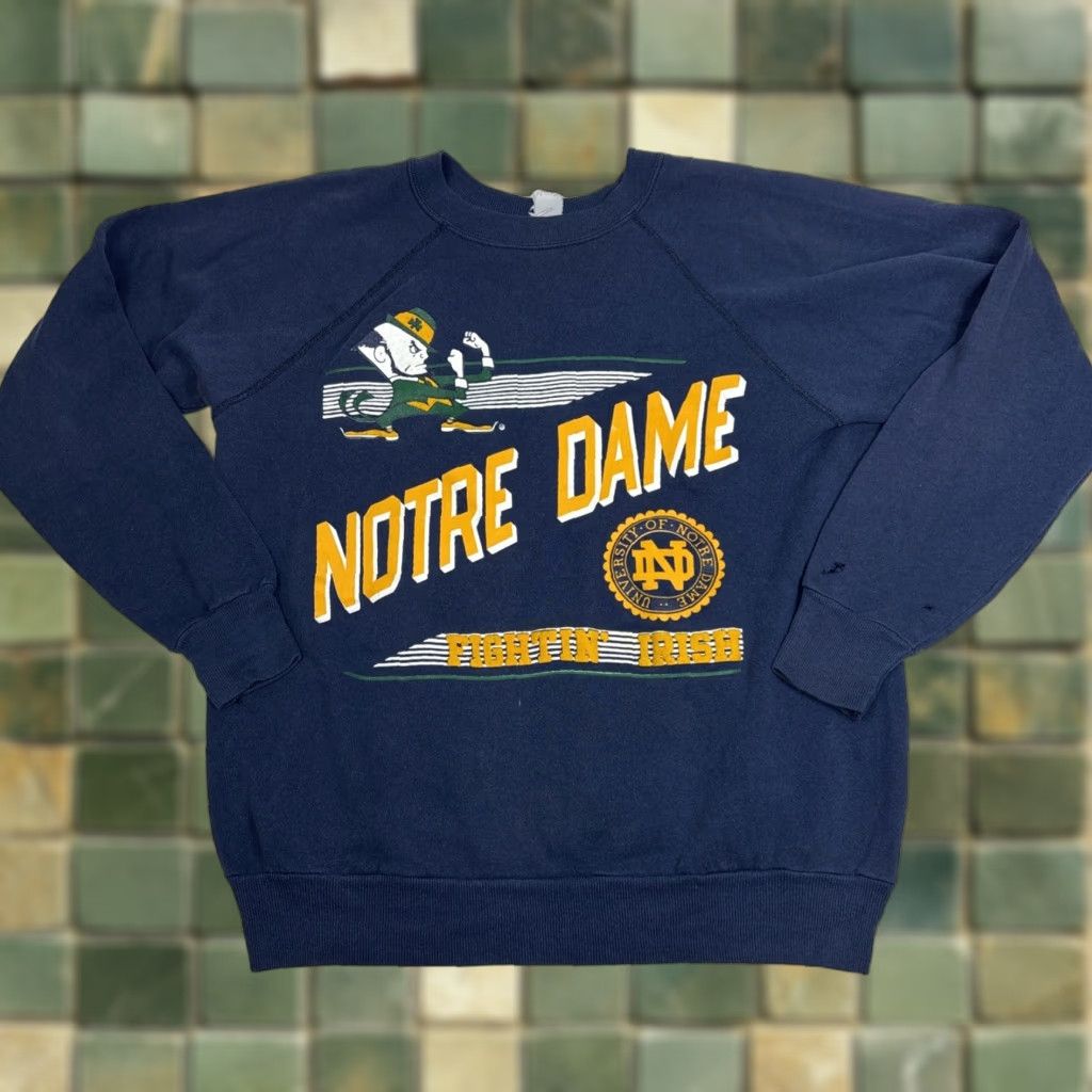 Champion VINTAGE Champion Crewneck Sweatshirt Men’s M Notre Dame Fighting Irish 90s Blue Cotton Knit Logo Pullover Men Size US M / EU 48-50 / 2 - 1 Thumbnail