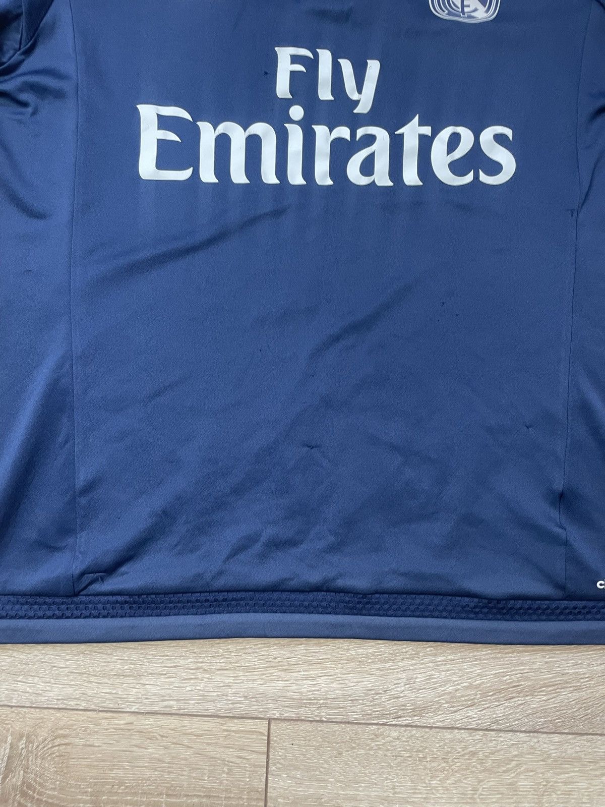 Adidas REAL MADRID 2016 2017 THIRD FOOTBALL SHIRT SOCCER JERSEY Size US M / EU 48-50 / 2 - 4 Thumbnail