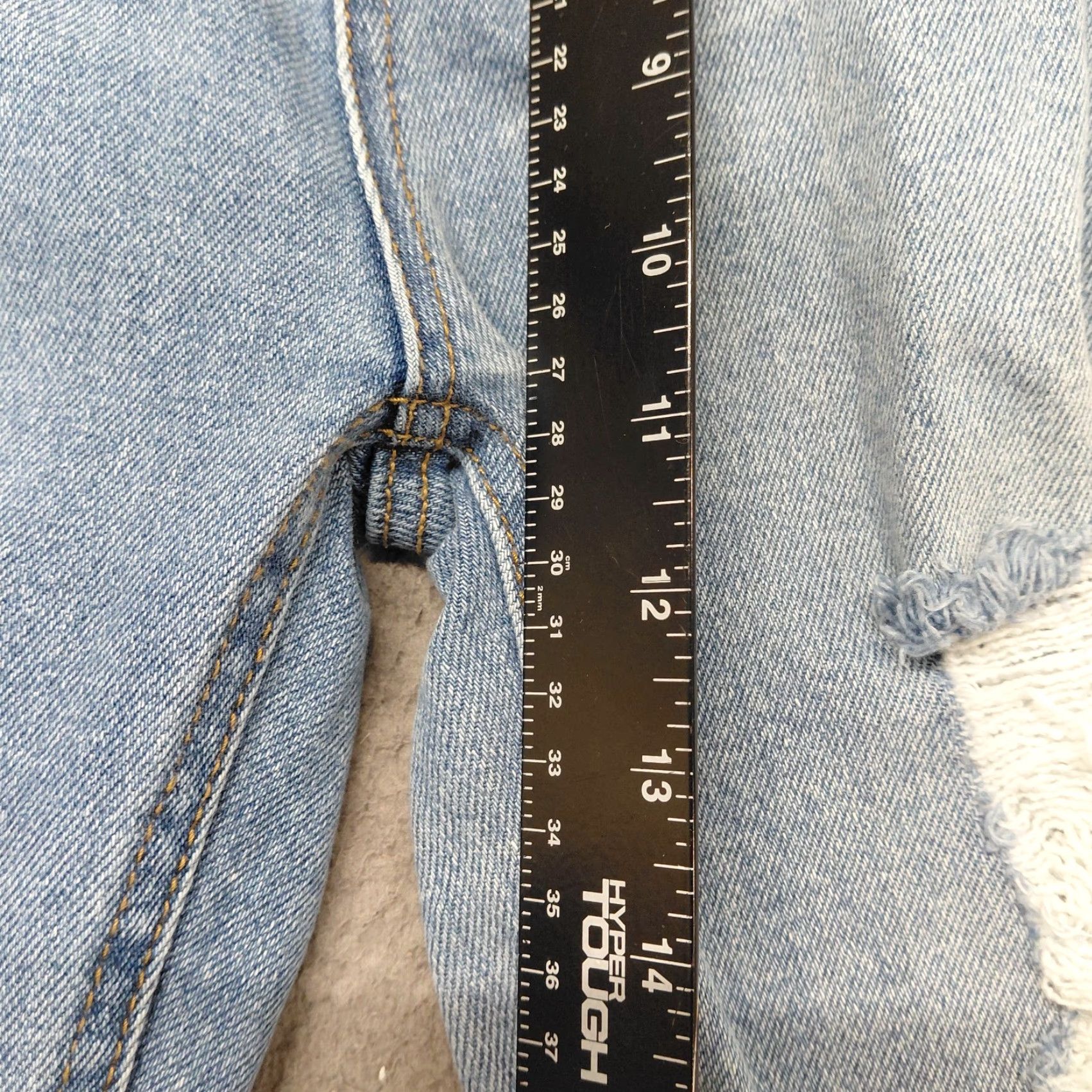 Vintage Tinseltown Jeans Women’s Size 7 Blue Hi-Rise The Mom Med Wash Denim Distressed Raw Hem Regular Fit Womens Size 28" / US 6 / IT 42 - 4 Thumbnail