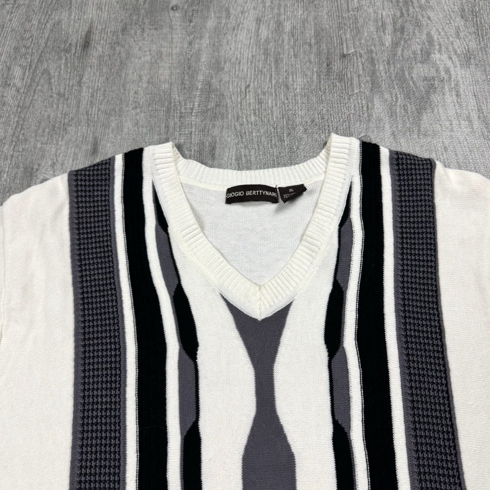 Coogi GIORGIO BERTTYNARI COOGI STYLE HIP HOP KNIT SWEATER V-NECK MENS XL WHITE RETRO Size US XL / EU 56 / 4 - 2 Thumbnail