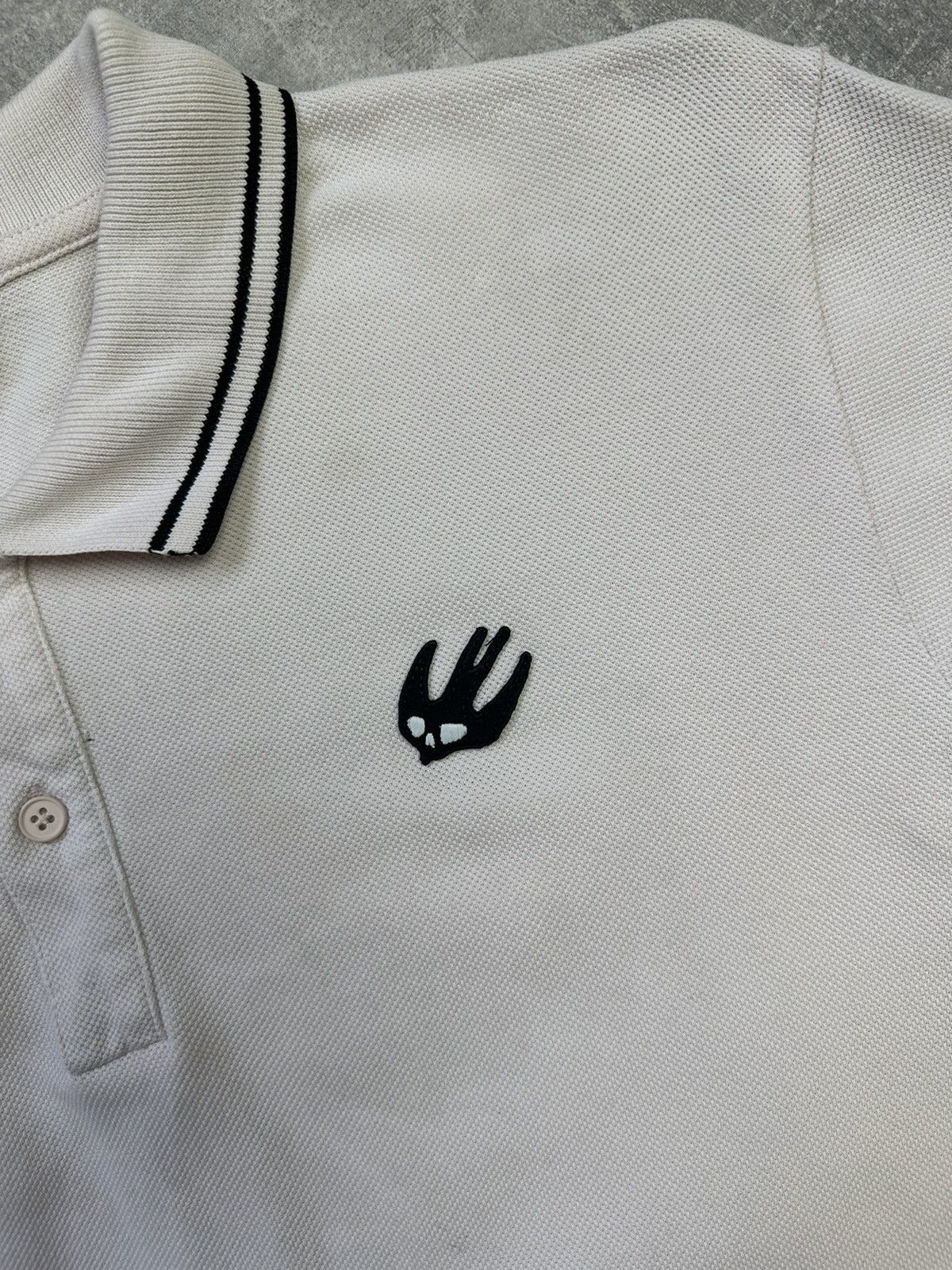 Alexander McQueen Alexander McQueen Polo Small Logo Distressed Size US XL / EU 56 / 4 - 4 Thumbnail