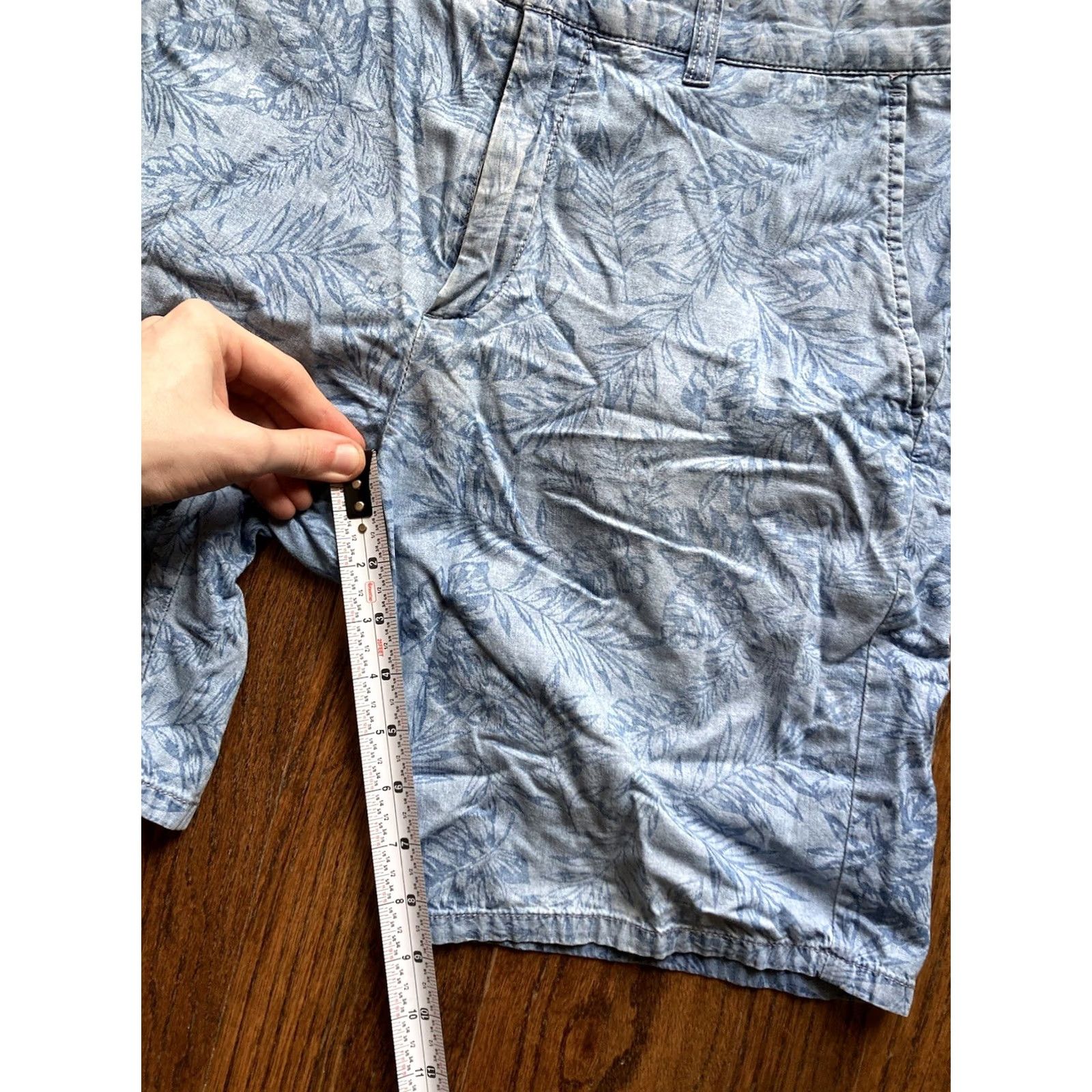 johnnie-O Johnnie-O Shorts Mens Size 32 AOP Runaway Frond Jacquard Blue Chambray Golf Shirt Size US 32 / EU 48 - 2 Thumbnail