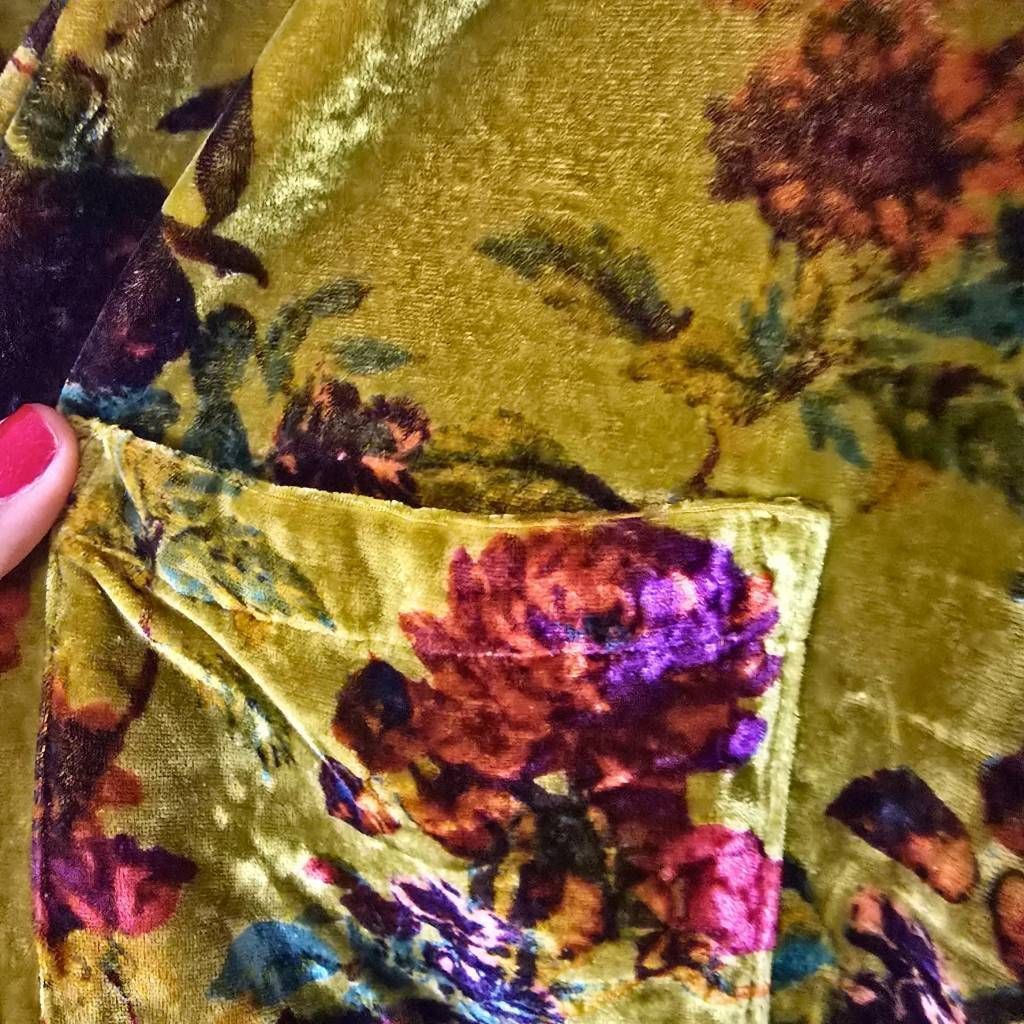 Anthropologie Anthropologie Pilcro Velvet Button Down Shirt Green Floral R Size M / US 6-8 / IT 42-44 - 14 Thumbnail