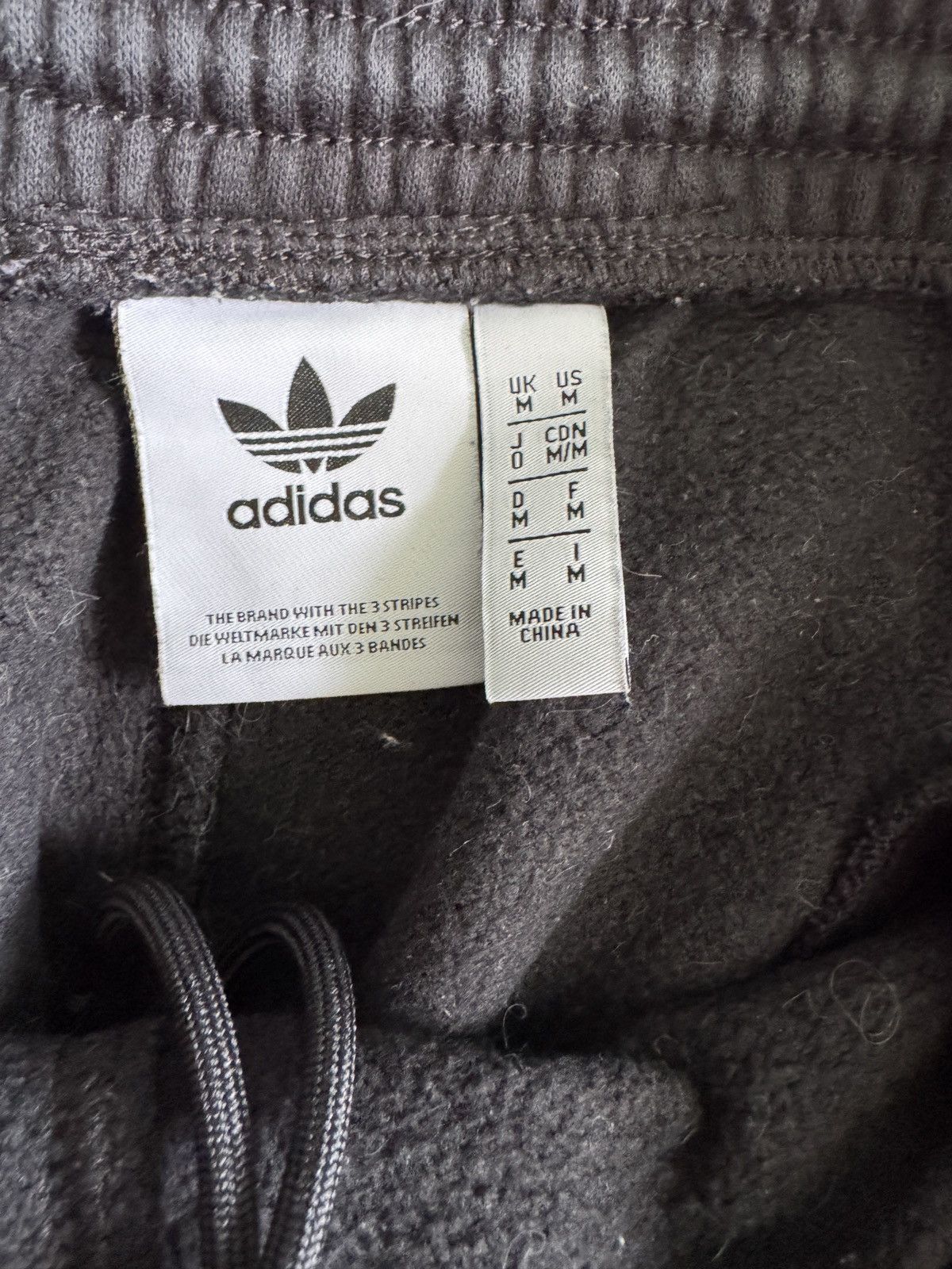 Adidas Adidas Originals Trefoil Black Red Athletic Shorts Size M Size US 34 / EU 50 - 11 Thumbnail