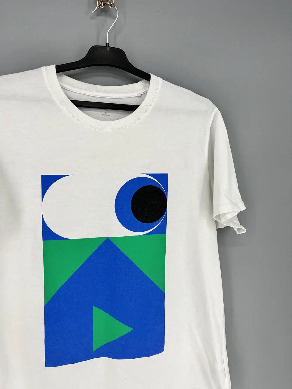 Vintage Vintage Y2K UNIQLO TATE PLAY T-Shirts White hype Size US L / EU 52-54 / 3 - 5 Thumbnail