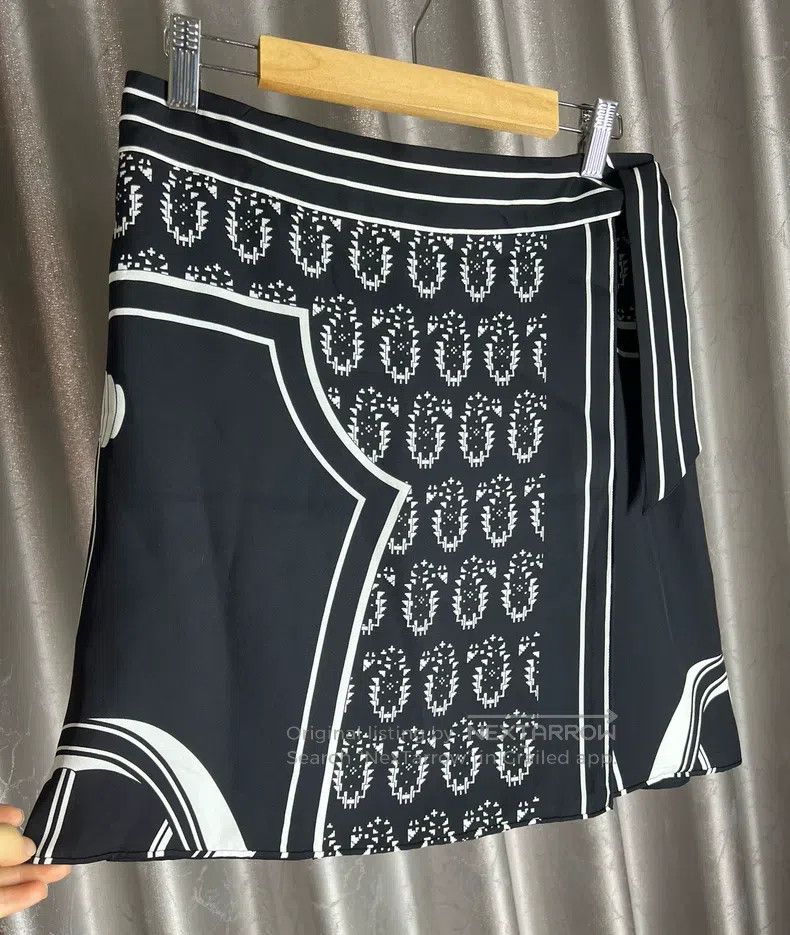 Hermes Hermes 100% silk short skirt Size 42" / US 20 - 7 Thumbnail