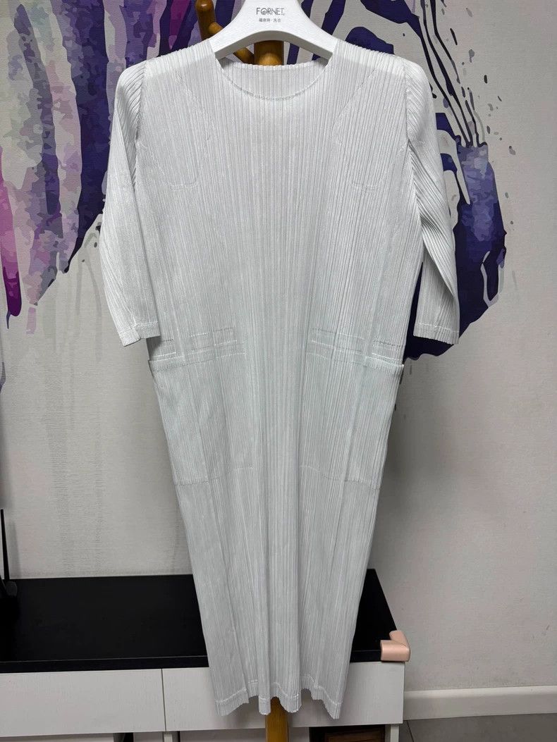 Issey Miyake Issey Miyake size:3 Ice-white pleated fashionable round-ne Size S / US 4 / IT 40 - 1 Thumbnail