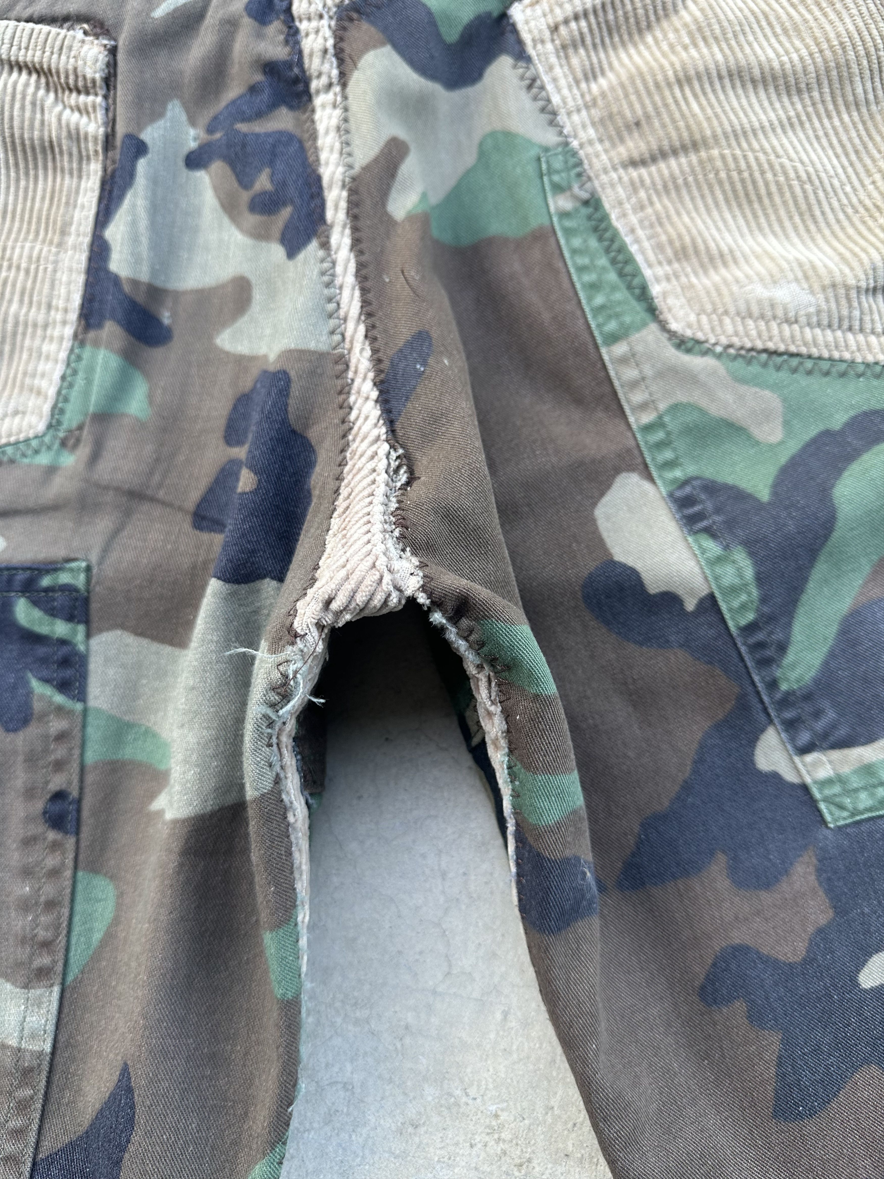 Levi's Vintage Levis 80s No 10 Reconstructed Woodland Camo Curduroy Size US 29 - 14 Thumbnail