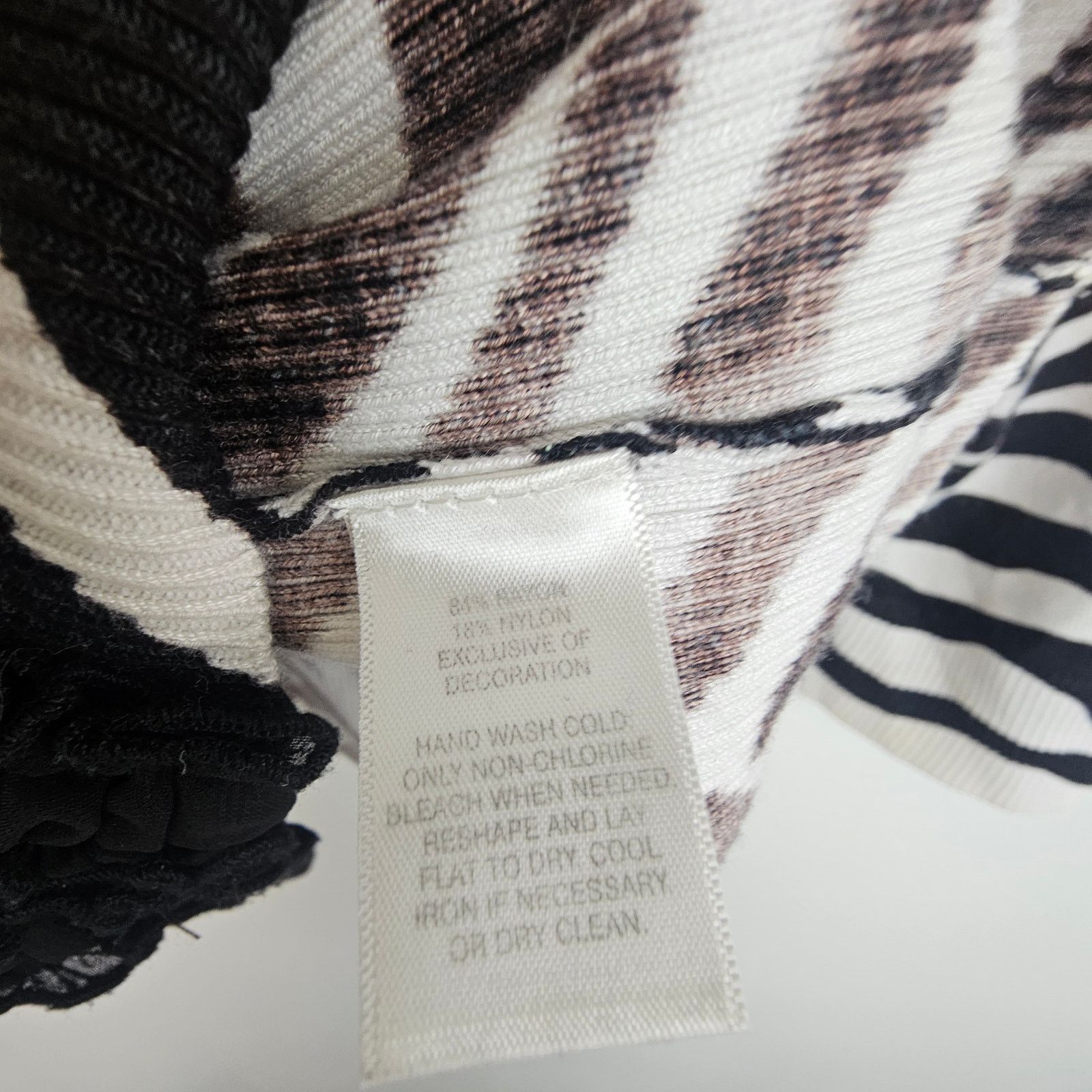 White House Black Market White House Black Market Zebra Print Cardigan Size M Clasp Size M / US 6-8 / IT 42-44 - 8 Thumbnail