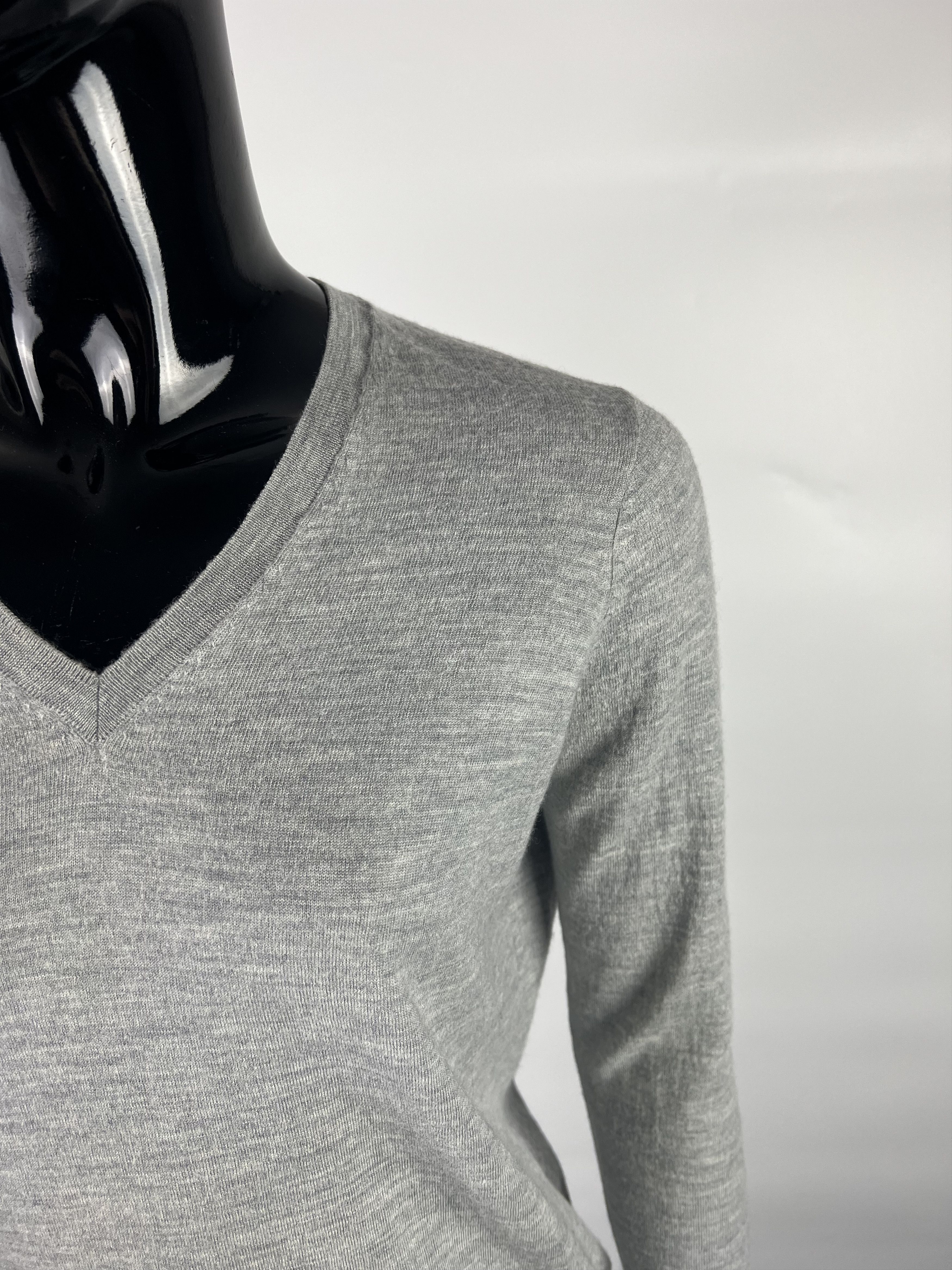 Cos COS Women's Gray 100% Wool V-Neck Sweater Size XS Size XS / US 0-2 / IT 36-38 - 4 Thumbnail
