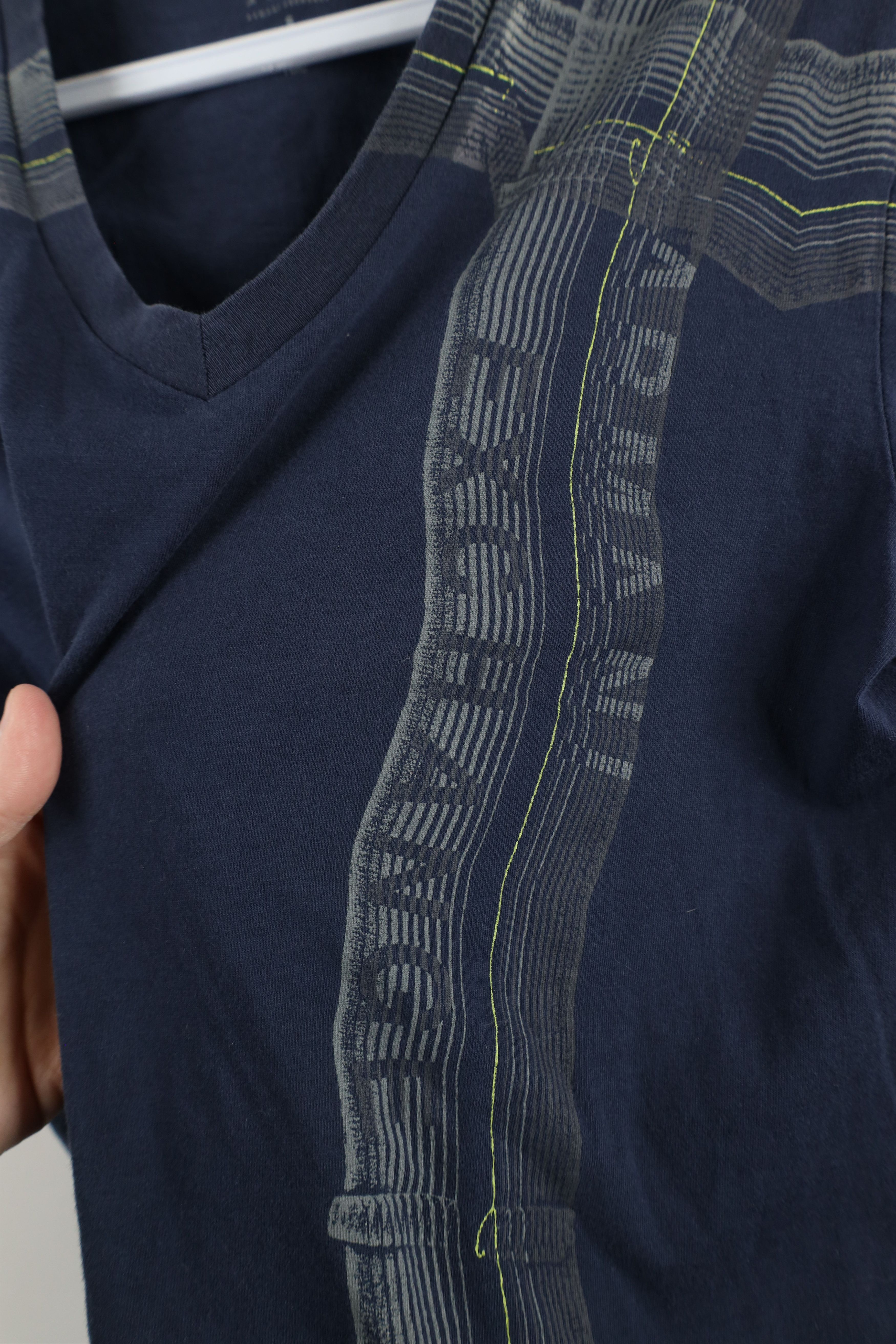 Armani Exchange × Vintage Armani Exchange Spell Out Ribbon V-Neck T-Shirt Navy Blue Size US S / EU 44-46 / 1 - 4 Thumbnail