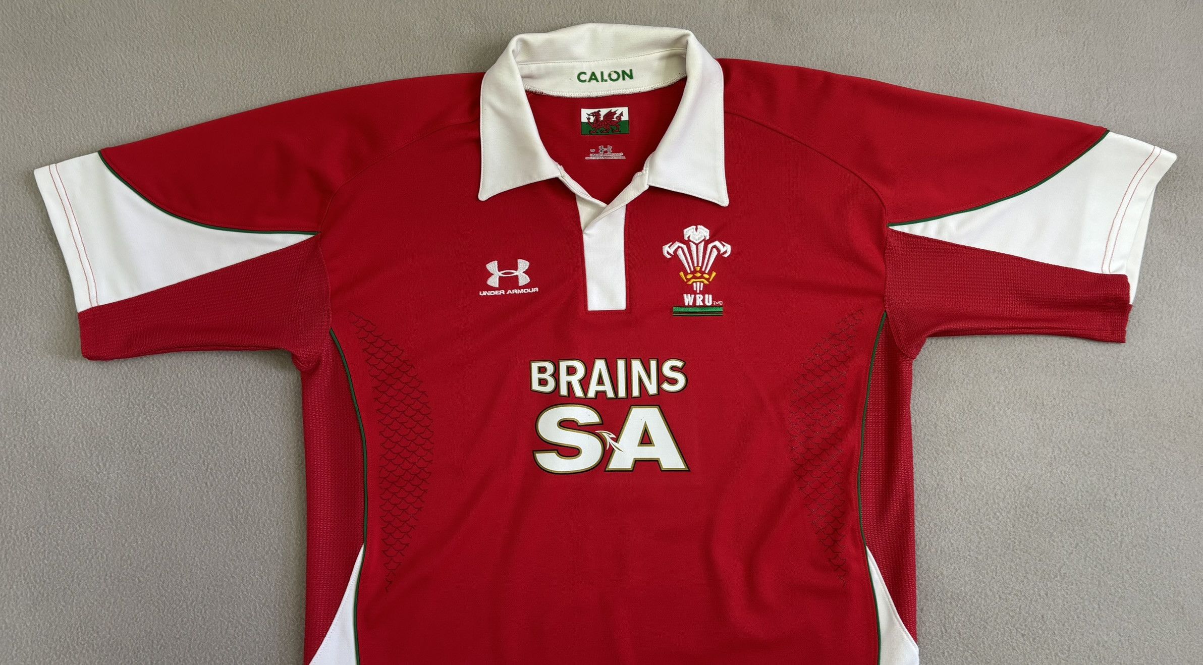 Under Armour Wales Rugby WRU 2008-2009 Under Armor jersey large Size US L / EU 52-54 / 3 - 6 Thumbnail
