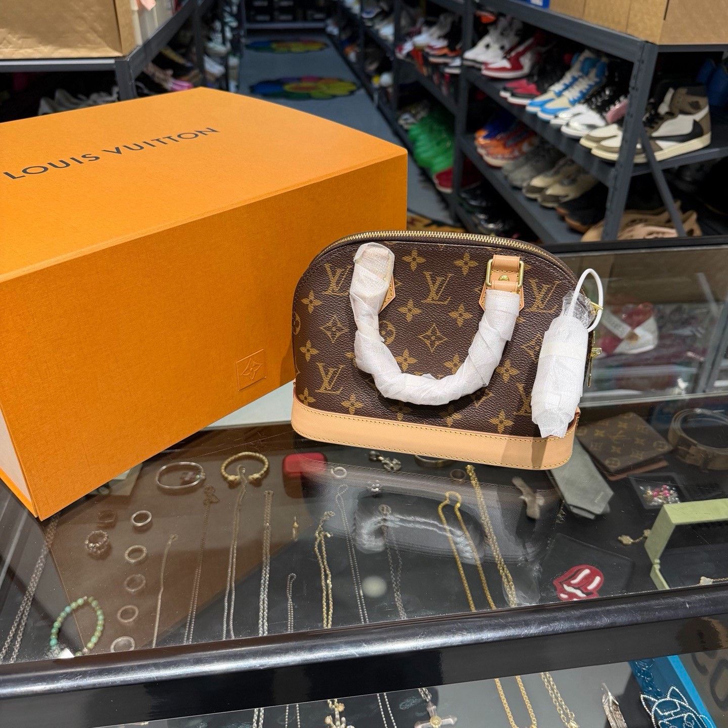 Louis Vuitton Louis Vuitton Shoulder Bag OS Women Size ONE SIZE - 1 Thumbnail