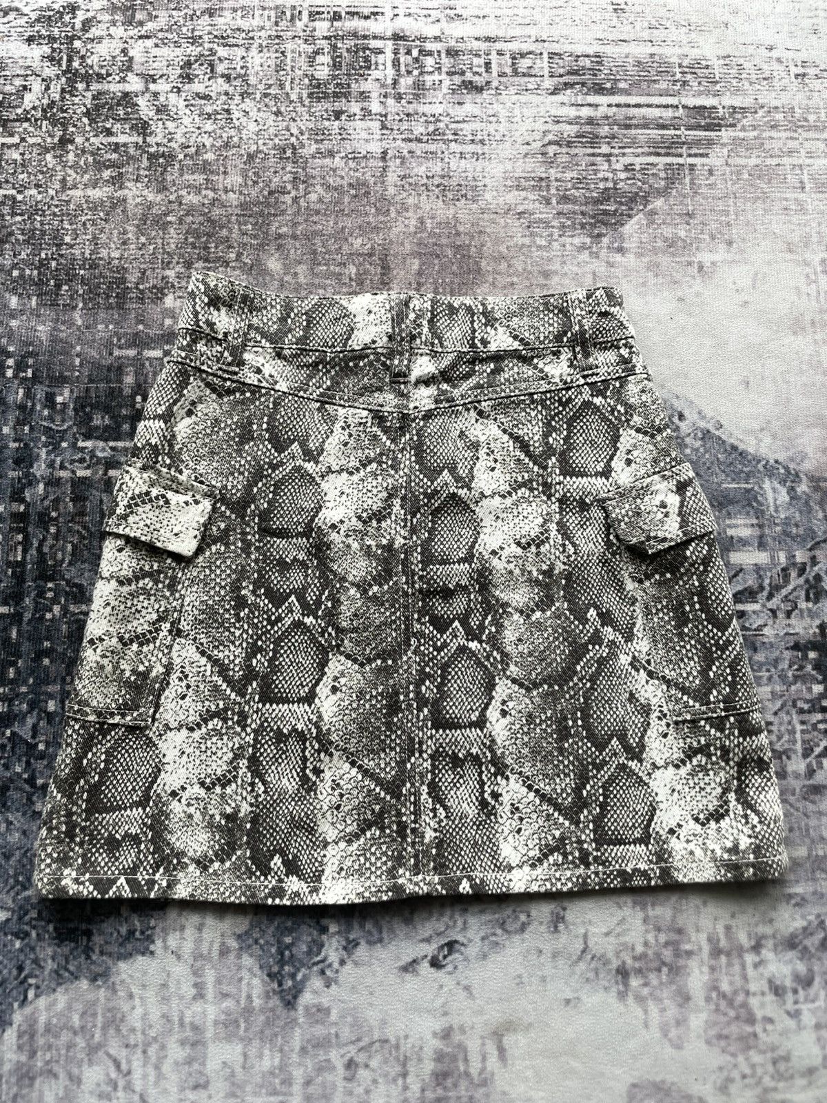 Japanese Brand Sureve Snake Skin Design Mini Pocket Skirt Size 26" / US 2 / IT 38 - 2 Thumbnail