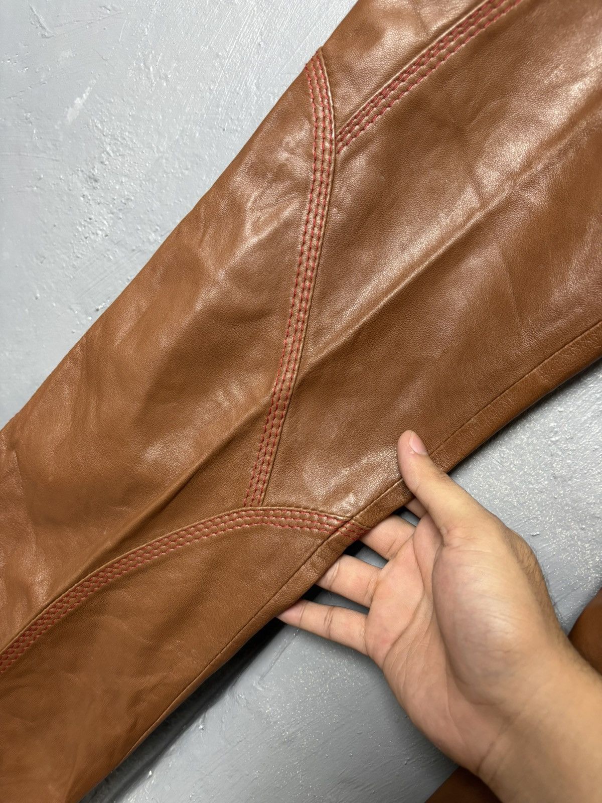 Versace RARE Y2K Versace Buckle Back Genuine Leather Flared Pants Size 28" / US 6 / IT 42 - 6 Thumbnail