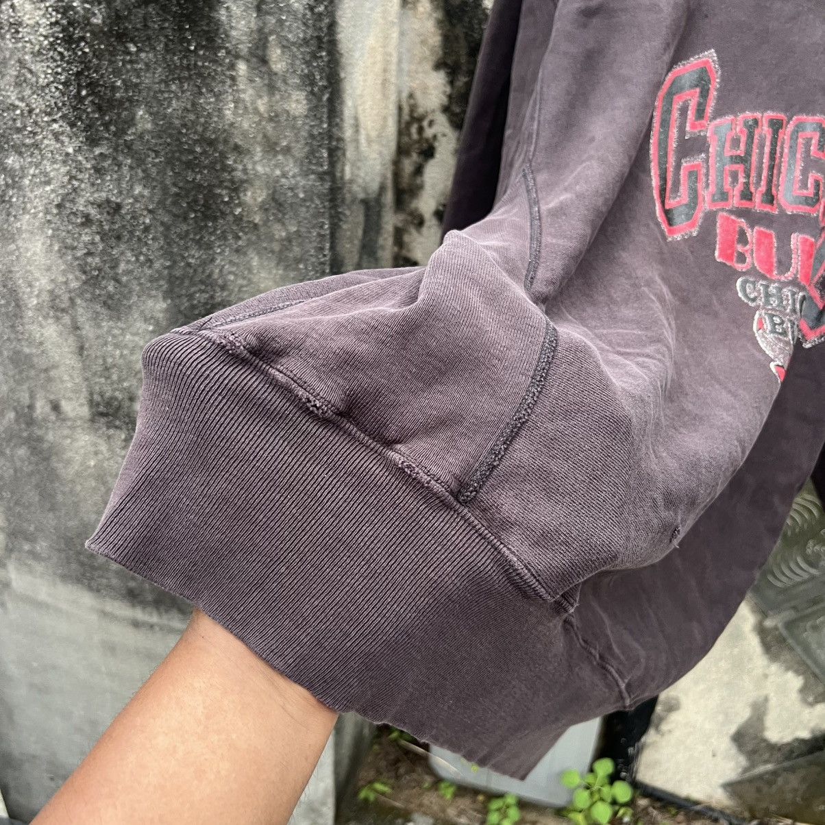 Champion “VINTAGE” CHAMPION CHICAGO BULLS FADED CREWNECK Size US XL / EU 56 / 4 - 10 Thumbnail