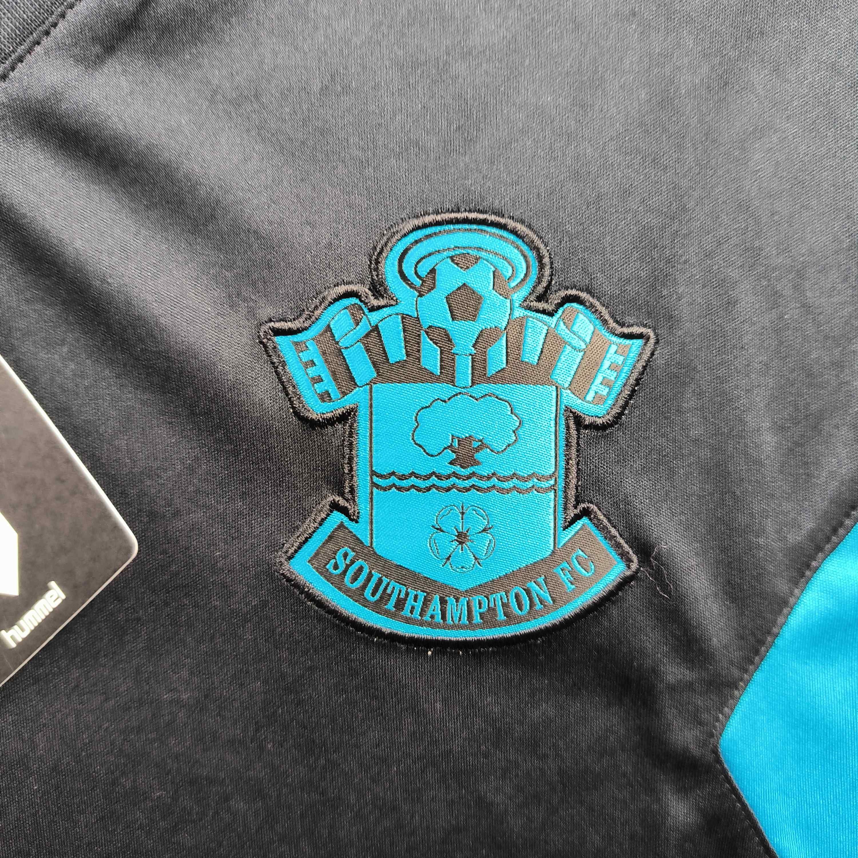 Hummel NEW Southampton 21-22 Hummel training football jersey size S Size US S / EU 44-46 / 1 - 3 Thumbnail