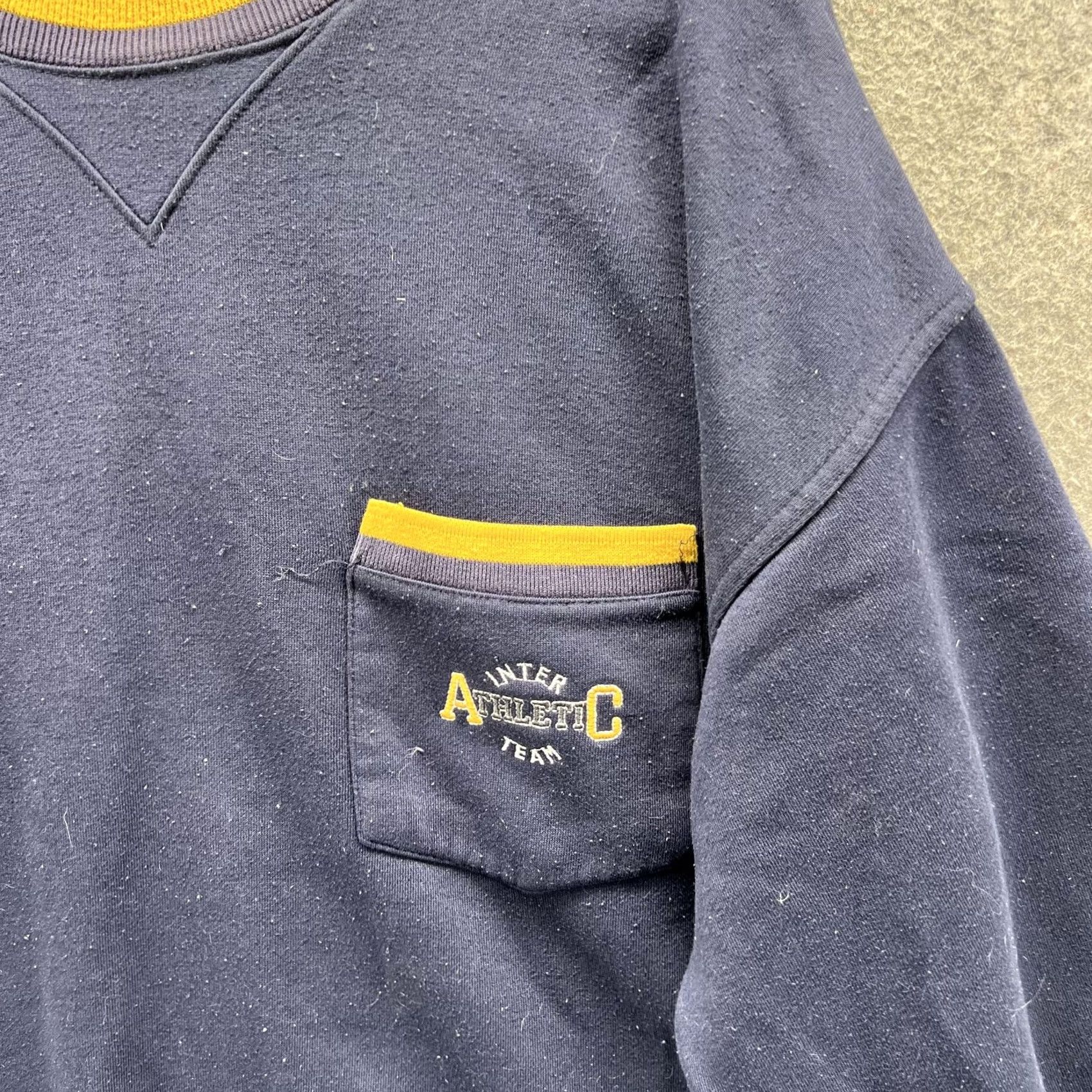 Gap VINTAGE Gap Sweatshirt Mens Large Blue Athletic Team Pocket Fleece Crewneck 90s Size US L / EU 52-54 / 3 - 7 Thumbnail