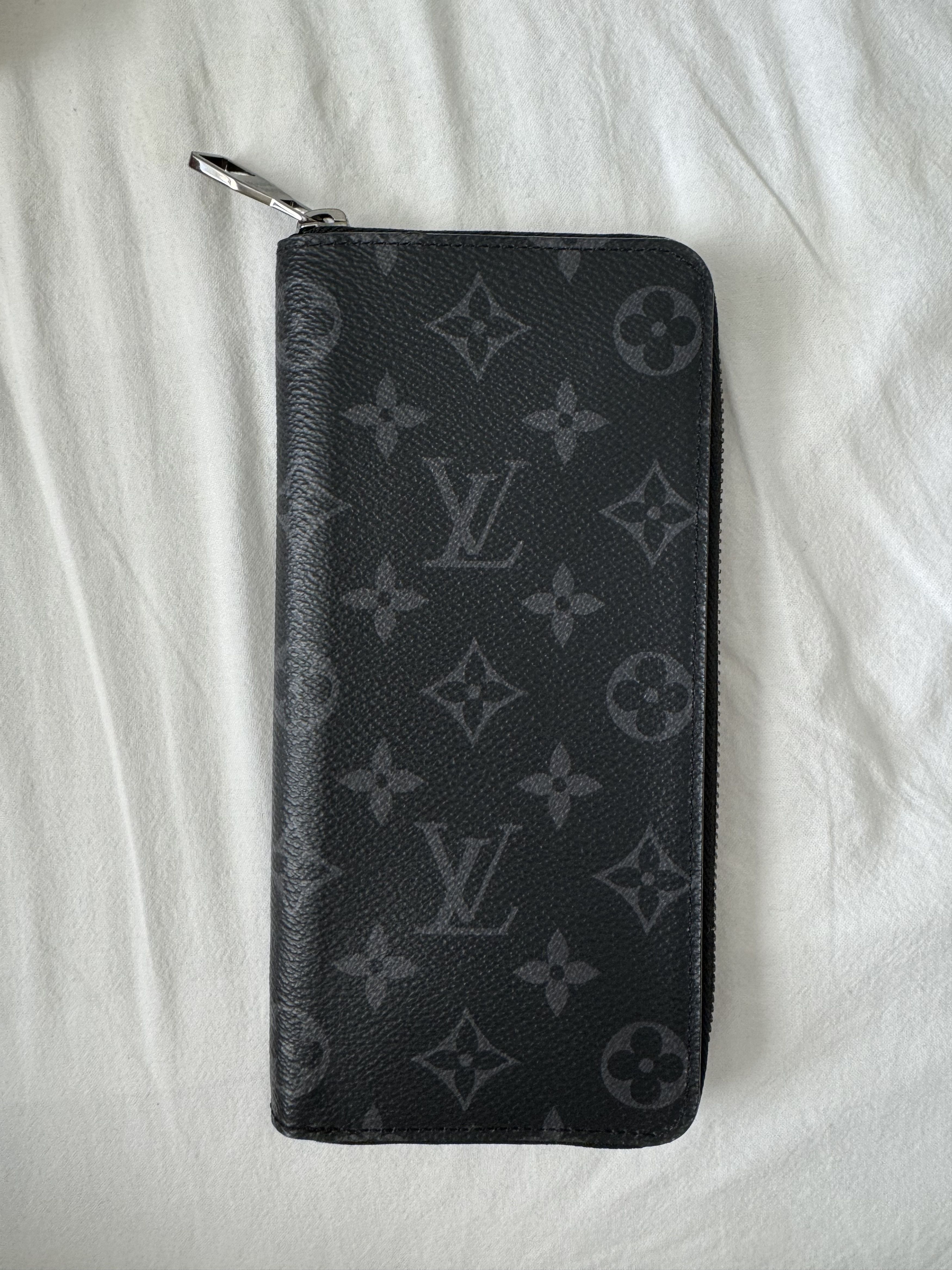 Louis Vuitton Louis Vuitton Zippy Wallet in eclipse monogram Size ONE SIZE - 1 Thumbnail