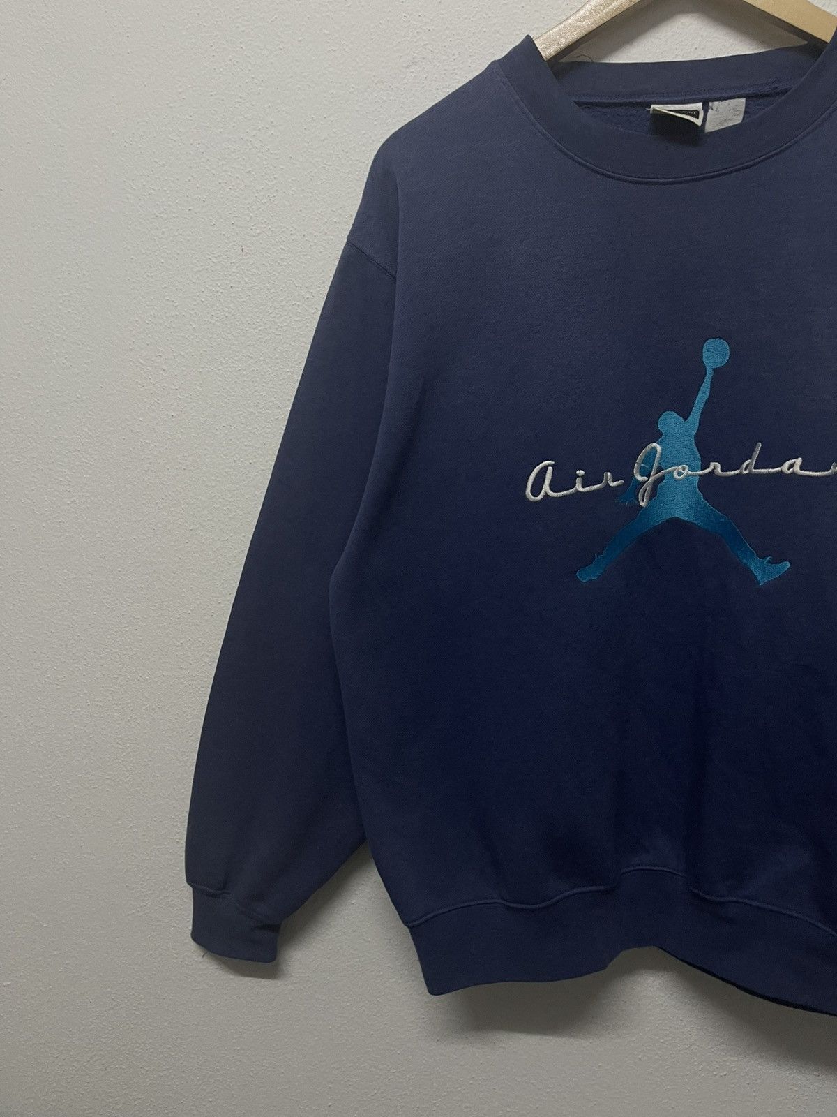 Jordan Brand × Nike × Vintage 90s NIKE AIR JORDAN EMBROIDERED LOGO CREWNECK NICELY FADED Size US L / EU 52-54 / 3 - 3 Thumbnail
