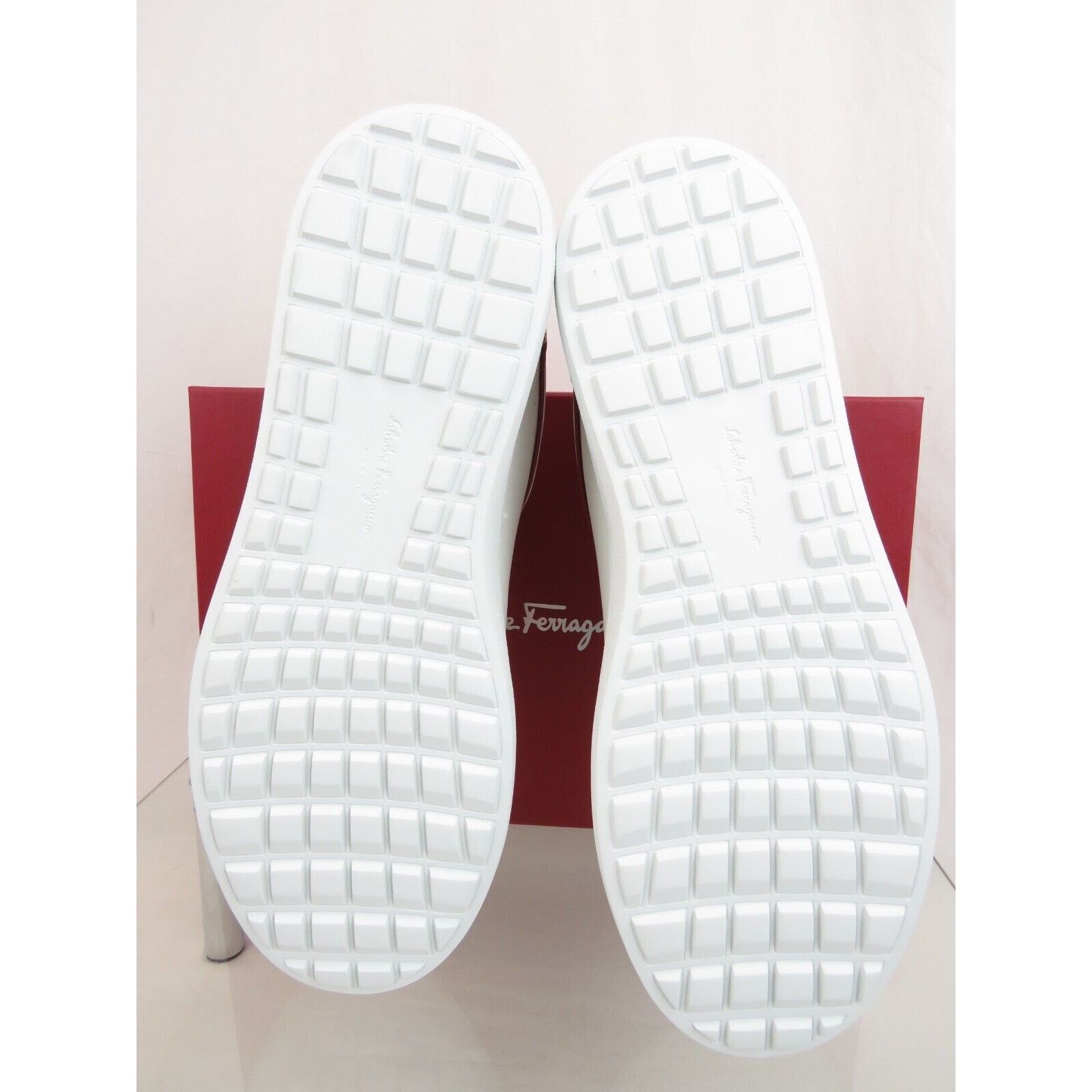 Salvatore Ferragamo FERRAGAMO MANHATTAN WHITE LEATHER GANCINI LOGO SNEAKER 10.5 Size US 11.5 / EU 44-45 - 14 Thumbnail