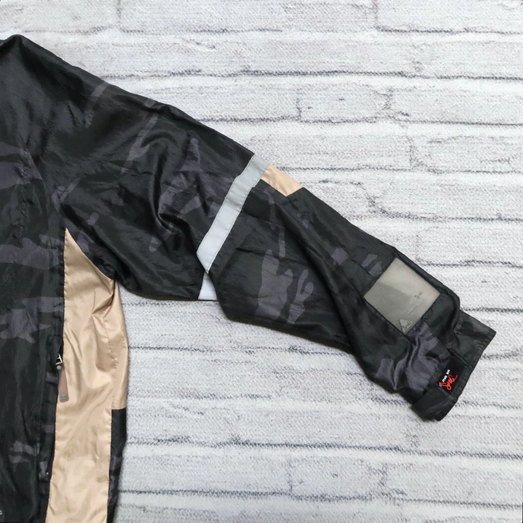 Vintage VINTAGE Triple 5 Soul Camo Nylon Windbreaker Jacket Mens L Black Size US L / EU 52-54 / 3 - 5 Thumbnail