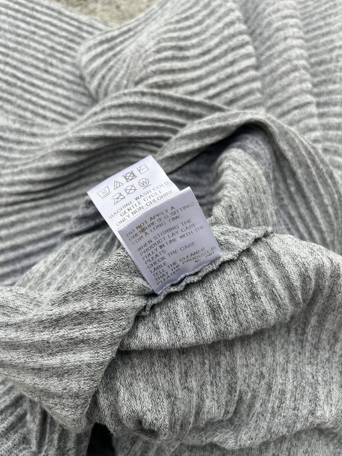 Issey Miyake Rare Issey Miyake Cauliflower AW17 pleated cardigan sweater Size US S / EU 44-46 / 1 - 12 Thumbnail