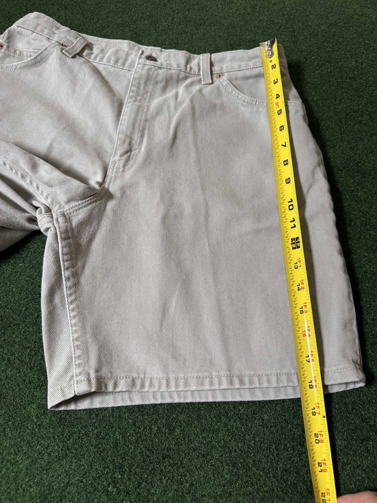Levi's Vintage Clothing × Vintage Vintage 90s Levi’s Jorts 550 Relaxed 9” Biege Cream Shorts Size US 32 / EU 48 - 7 Thumbnail