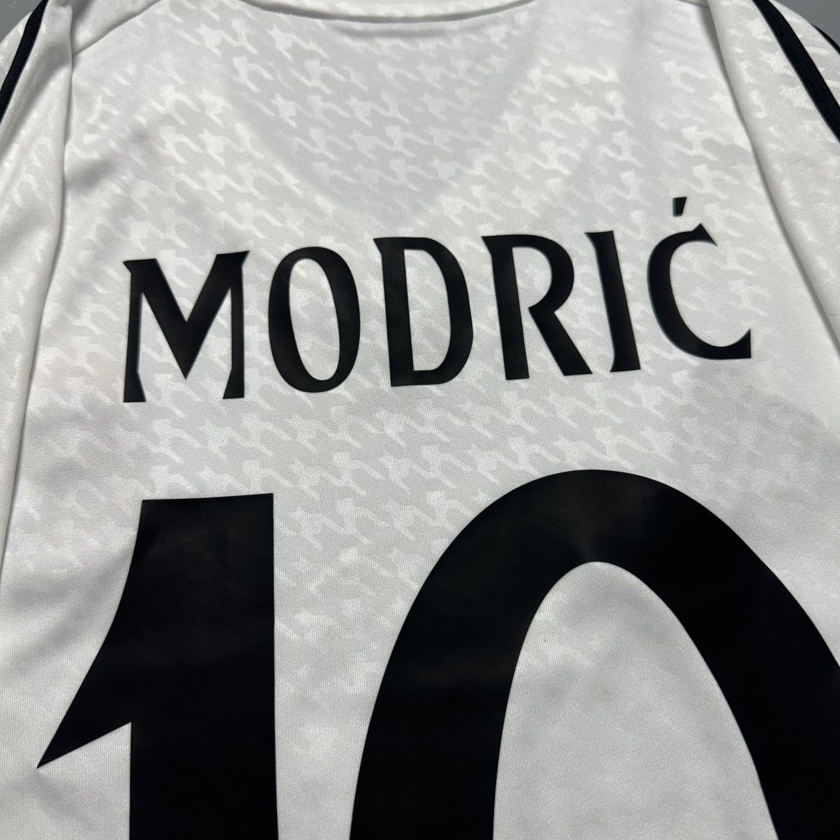 Adidas REAL MADRID ADIDAS 2024/2025 FOOTBALL HOME JERSEY #10 MODRIC Size US L / EU 52-54 / 3 - 10 Thumbnail